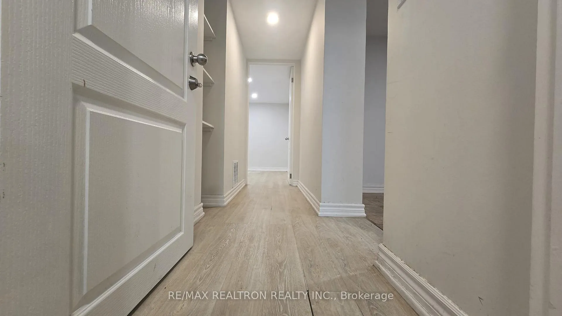 Photo 4 of 22 Royal Road, Aurora, Aurora Village — HOMEH