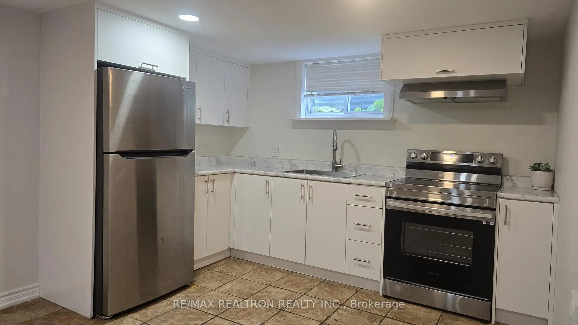 Photo 6 of 22 Royal Road, Aurora, Aurora Village — HOMEH