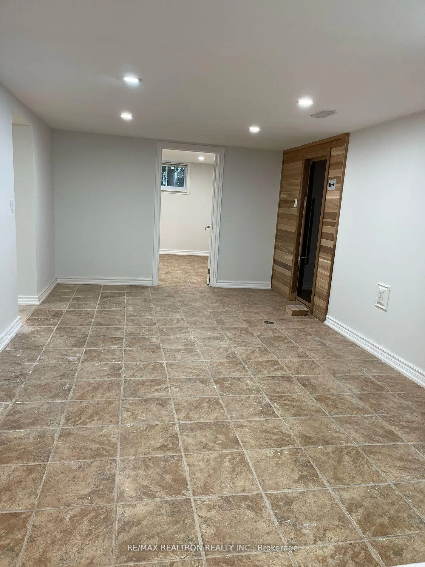 Photo 7 of 22 Royal Road, Aurora, Aurora Village — HOMEH