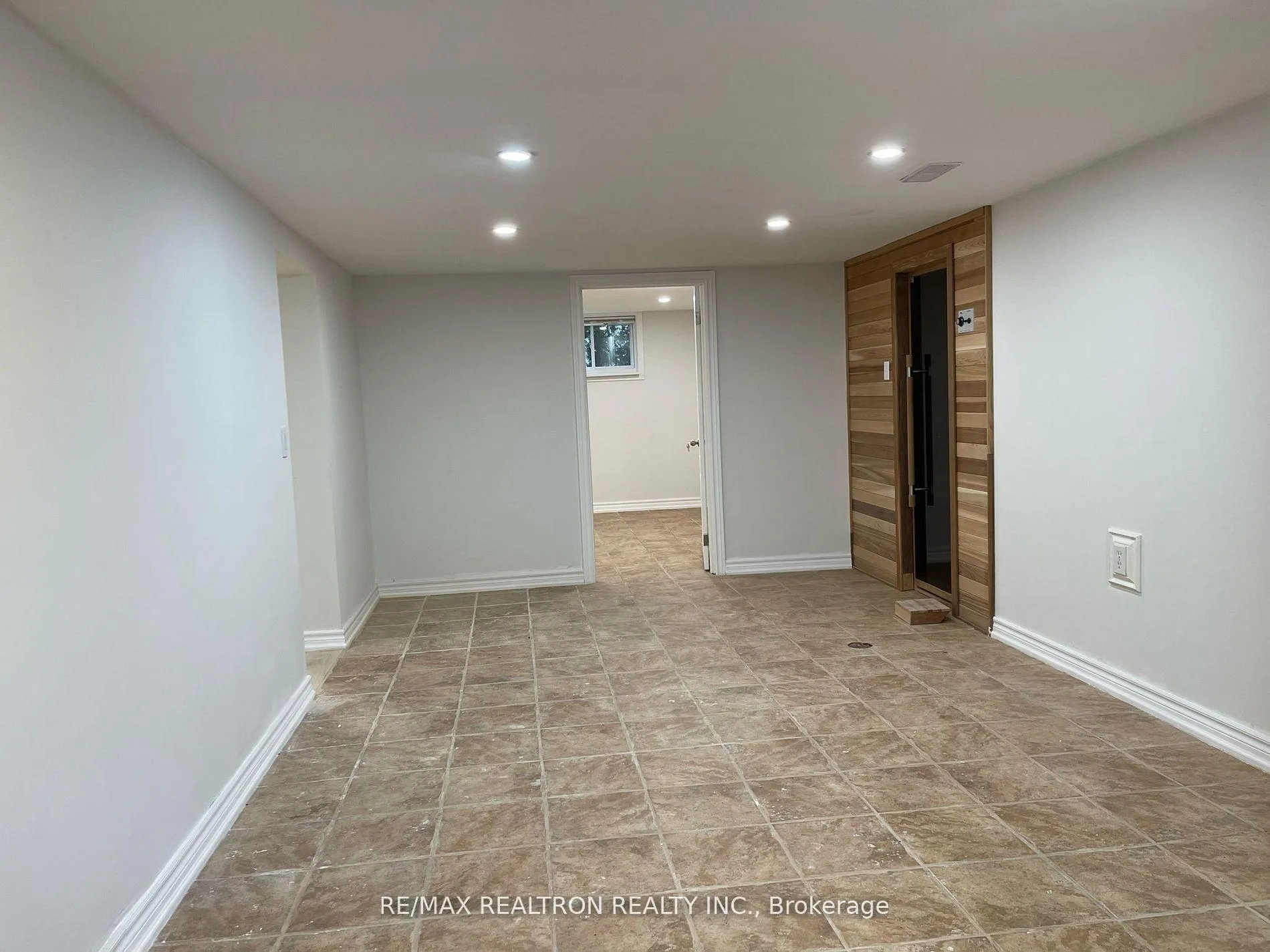 Photo 8 of 22 Royal Road, Aurora, Aurora Village — HOMEH