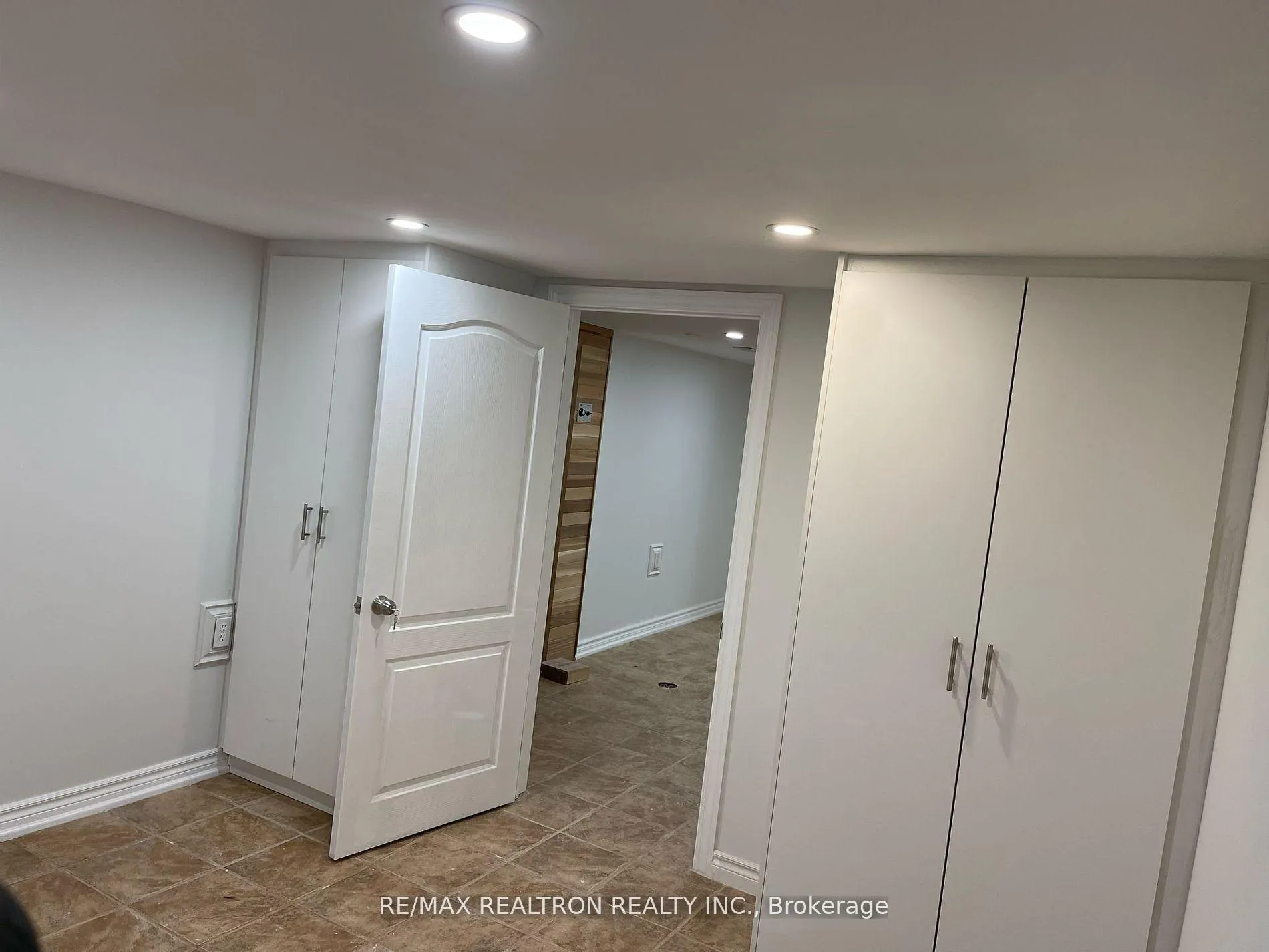 Photo 11 of 22 Royal Road, Aurora, Aurora Village — HOMEH