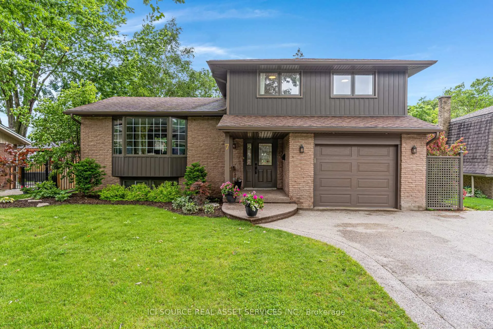 Front of 7 Blue Heron Court