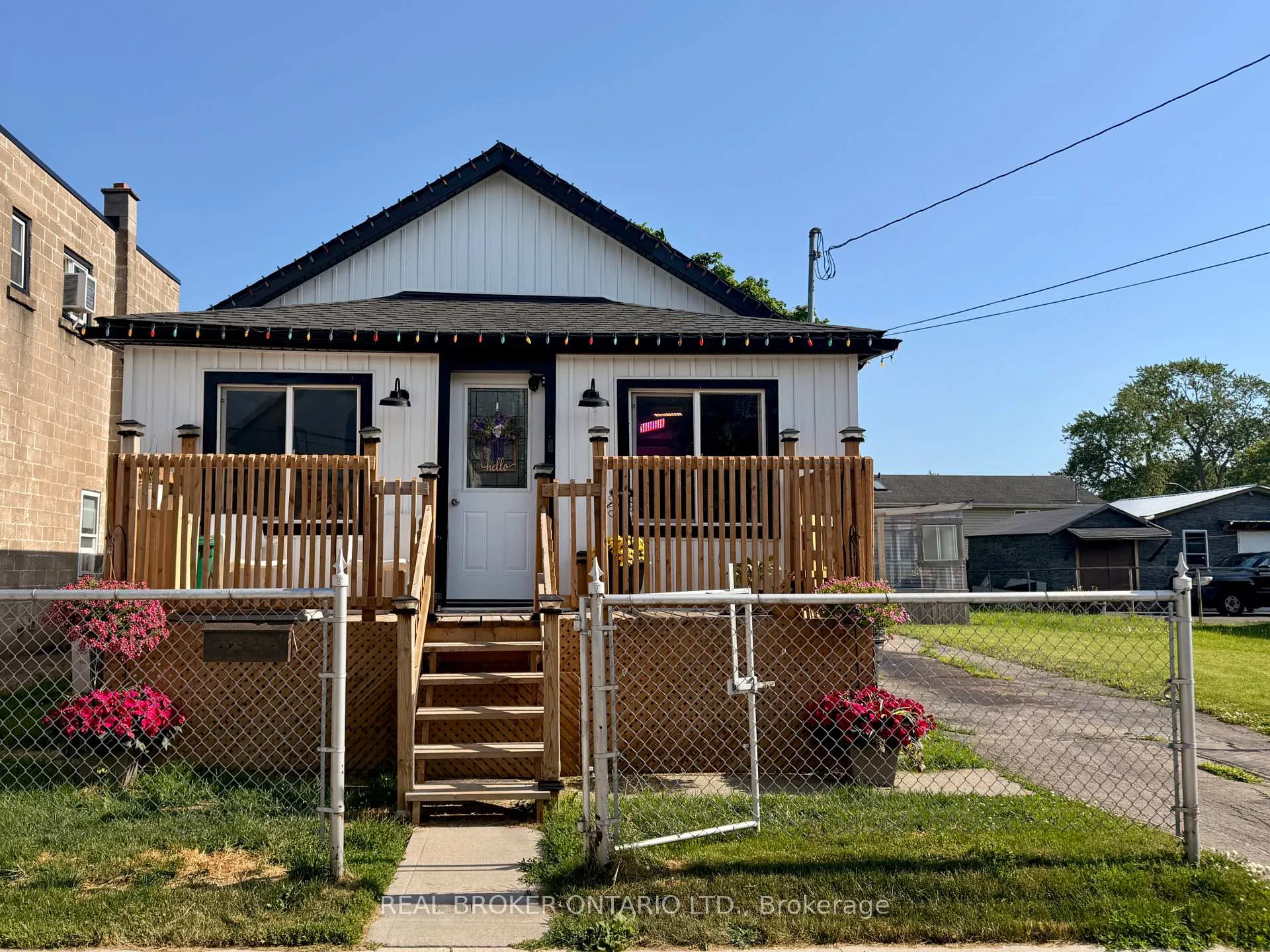 Photo 2 of 314 Broadway Street, Welland, Broadway — HOMEH