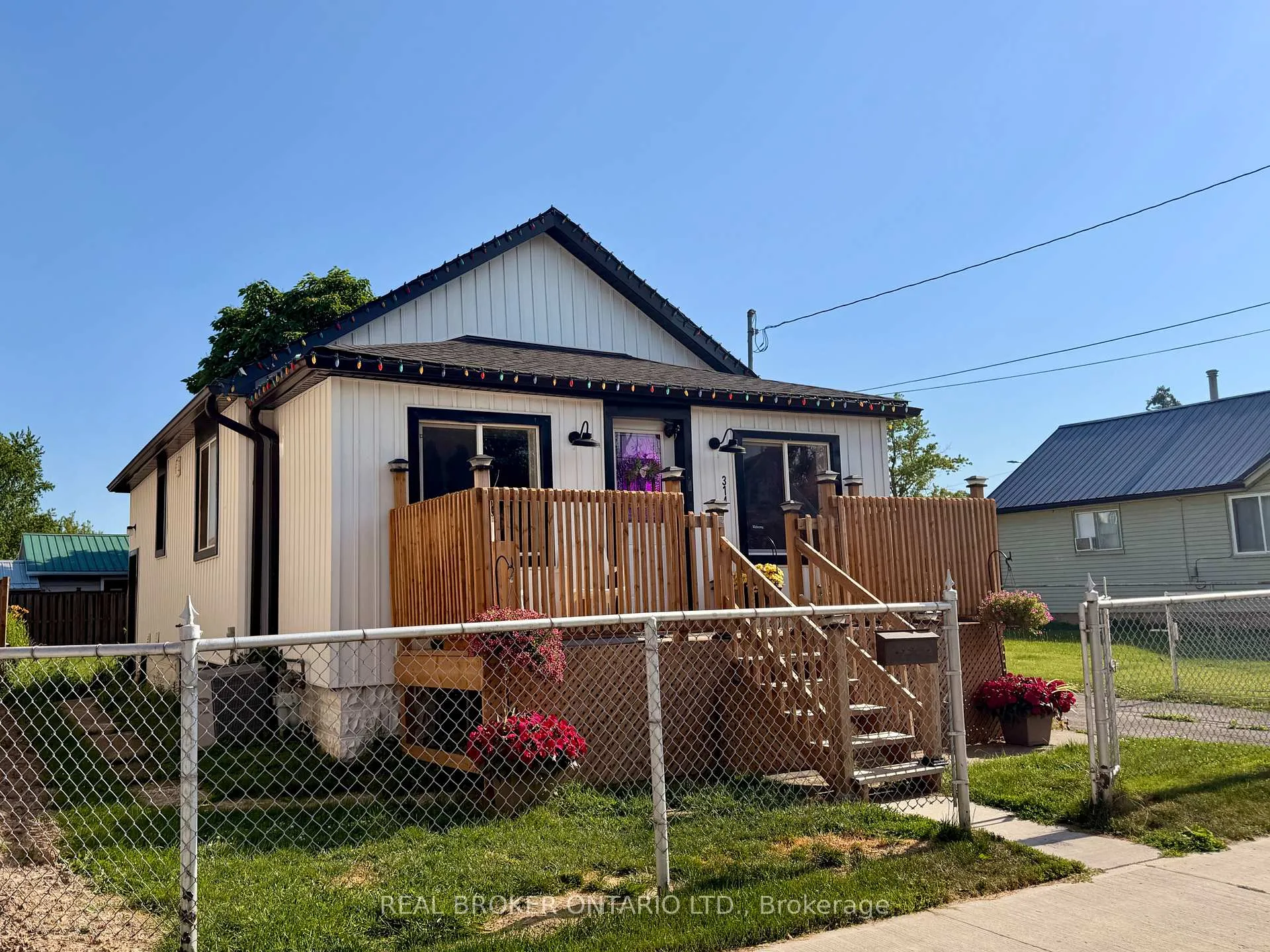 Photo 3 of 314 Broadway Street, Welland, Broadway — HOMEH