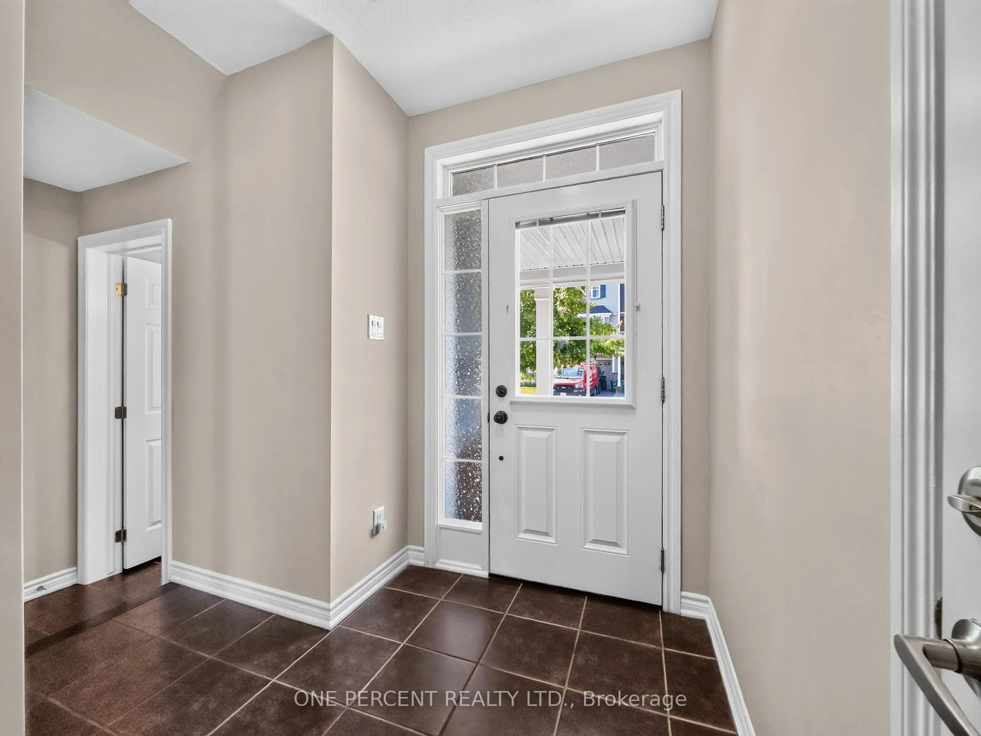 Photo 4 of 357 Sweet Grass Circle, Ottawa, Barrhaven - Half Moon Bay — HOMEH