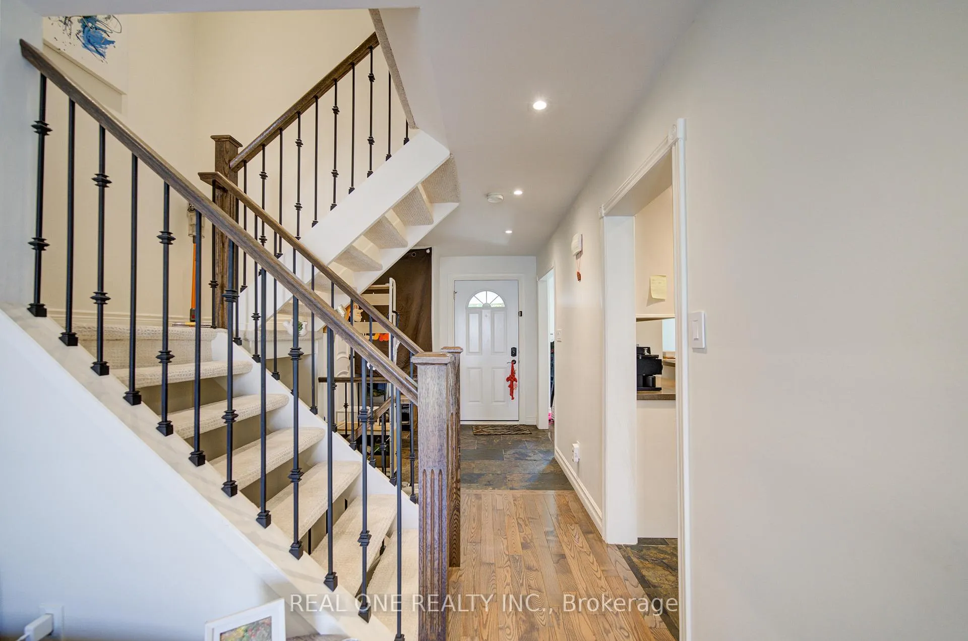 Photo 3 of Unit 30, 1606 Lancaster Drive, Oakville, Falgarwood — HOMEH
