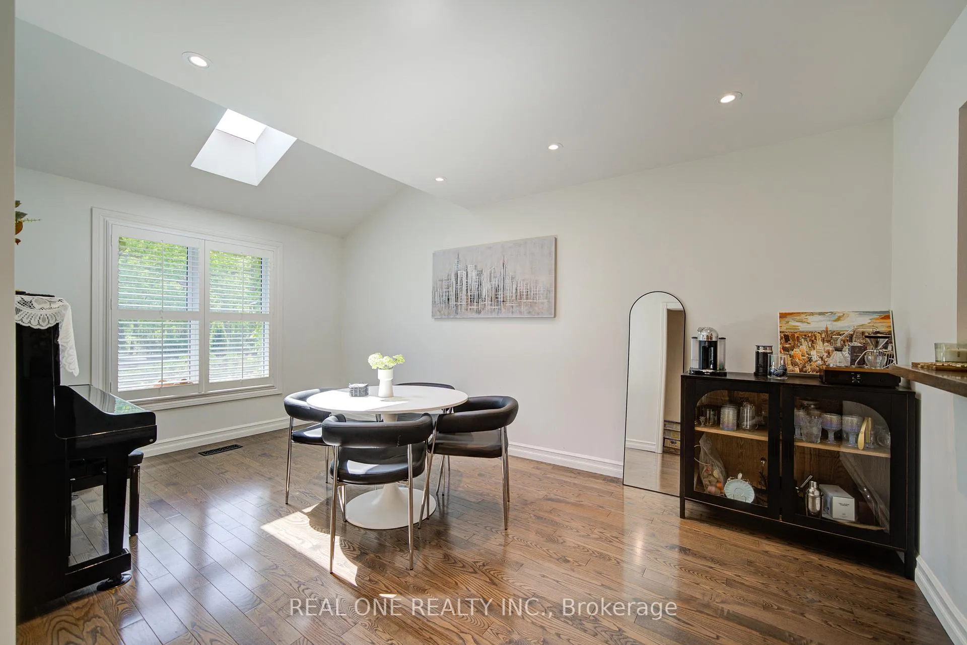 Photo 5 of Unit 30, 1606 Lancaster Drive, Oakville, Falgarwood — HOMEH