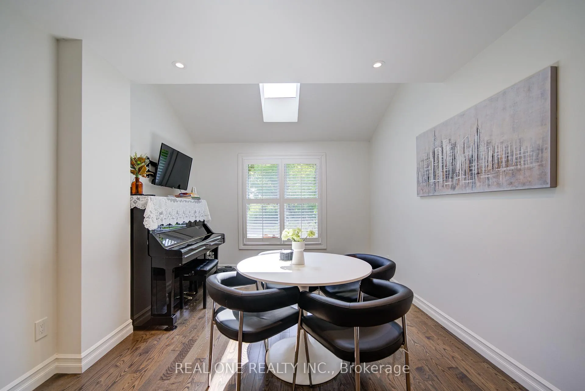 Photo 6 of Unit 30, 1606 Lancaster Drive, Oakville, Falgarwood — HOMEH