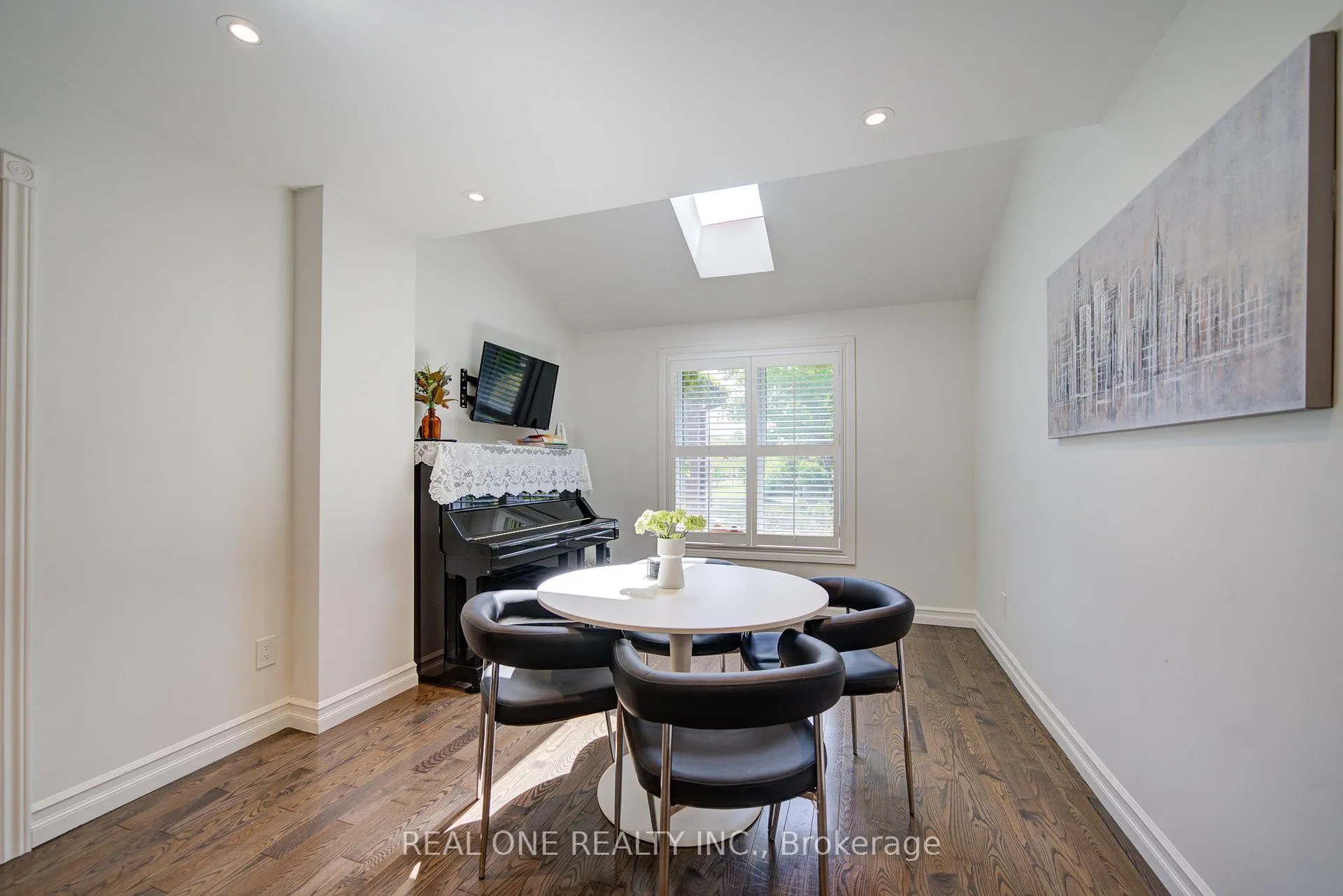 Photo 7 of Unit 30, 1606 Lancaster Drive, Oakville, Falgarwood — HOMEH