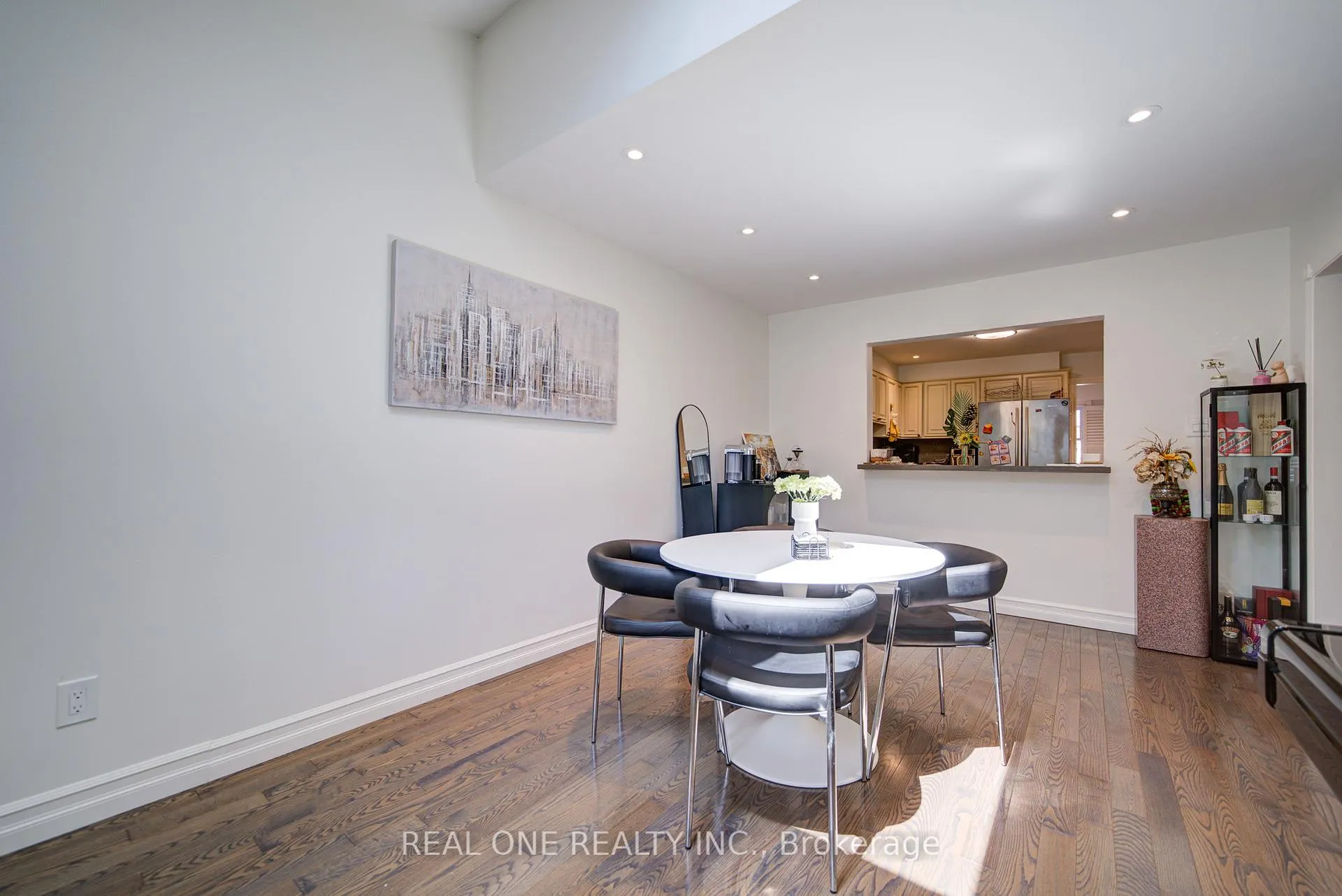 Photo 8 of Unit 30, 1606 Lancaster Drive, Oakville, Falgarwood — HOMEH
