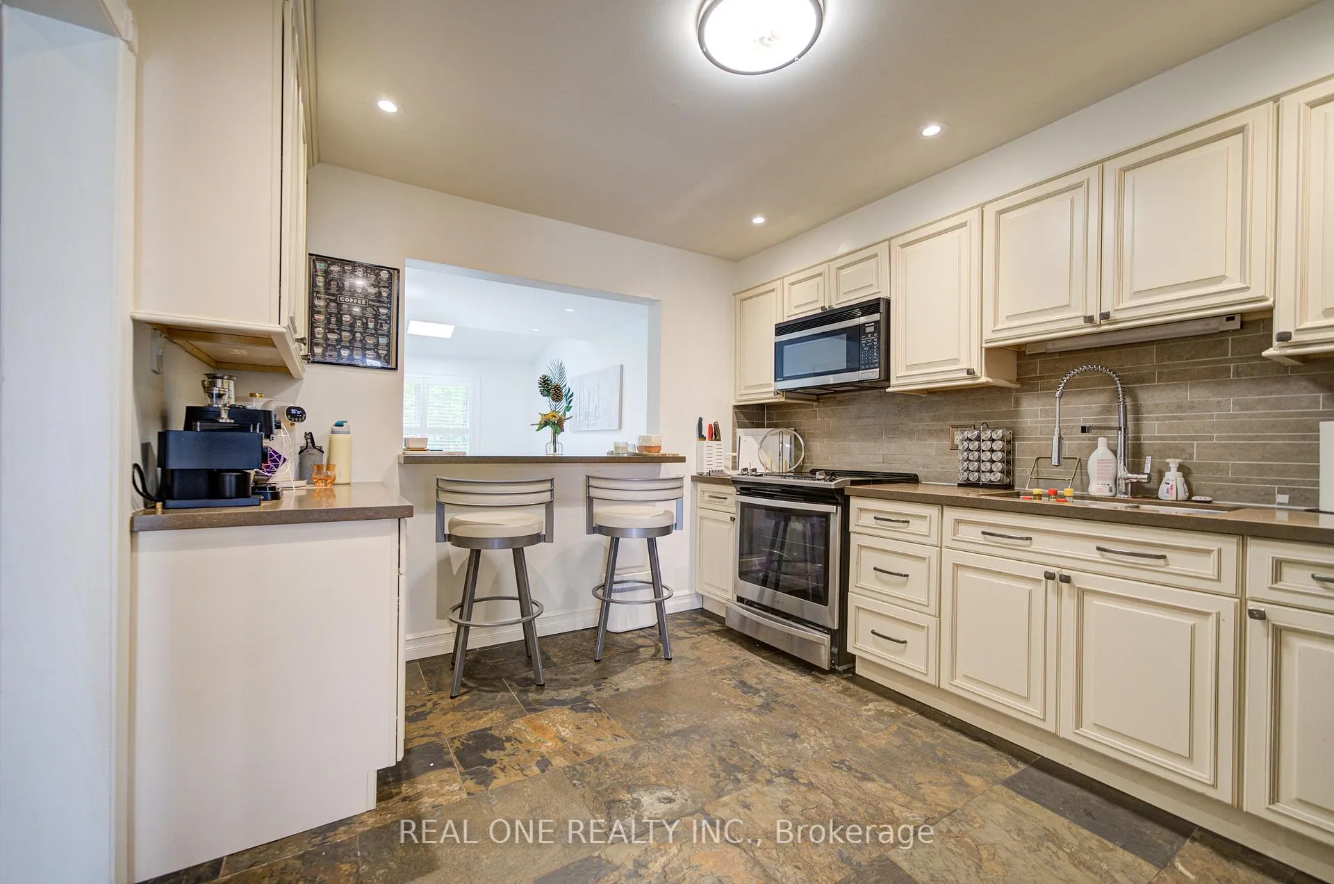 Photo 10 of Unit 30, 1606 Lancaster Drive, Oakville, Falgarwood — HOMEH