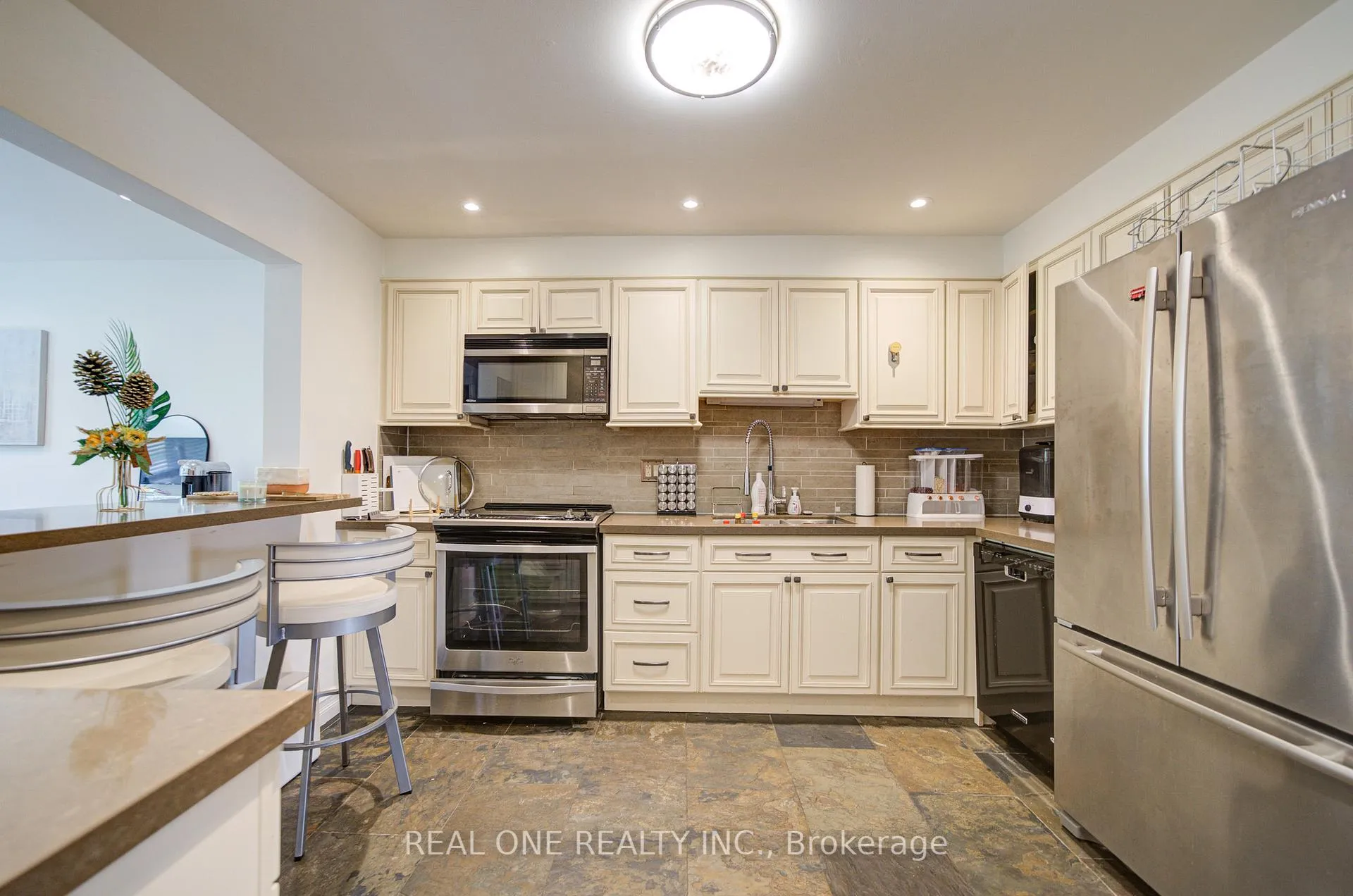 Photo 11 of Unit 30, 1606 Lancaster Drive, Oakville, Falgarwood — HOMEH
