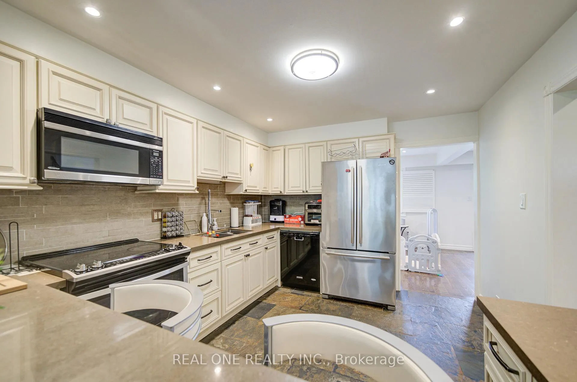Photo 12 of Unit 30, 1606 Lancaster Drive, Oakville, Falgarwood — HOMEH