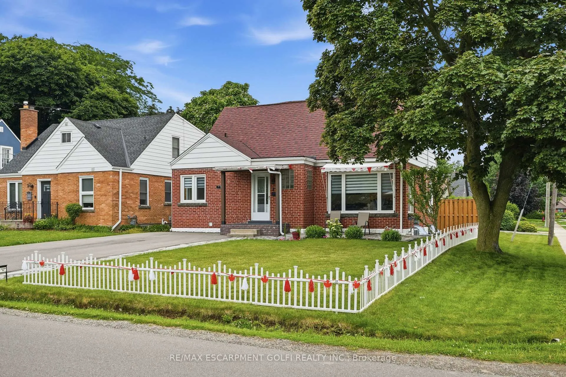 Photo 2 of 29 Second Street N, Hamilton, Stoney Creek — HOMEH