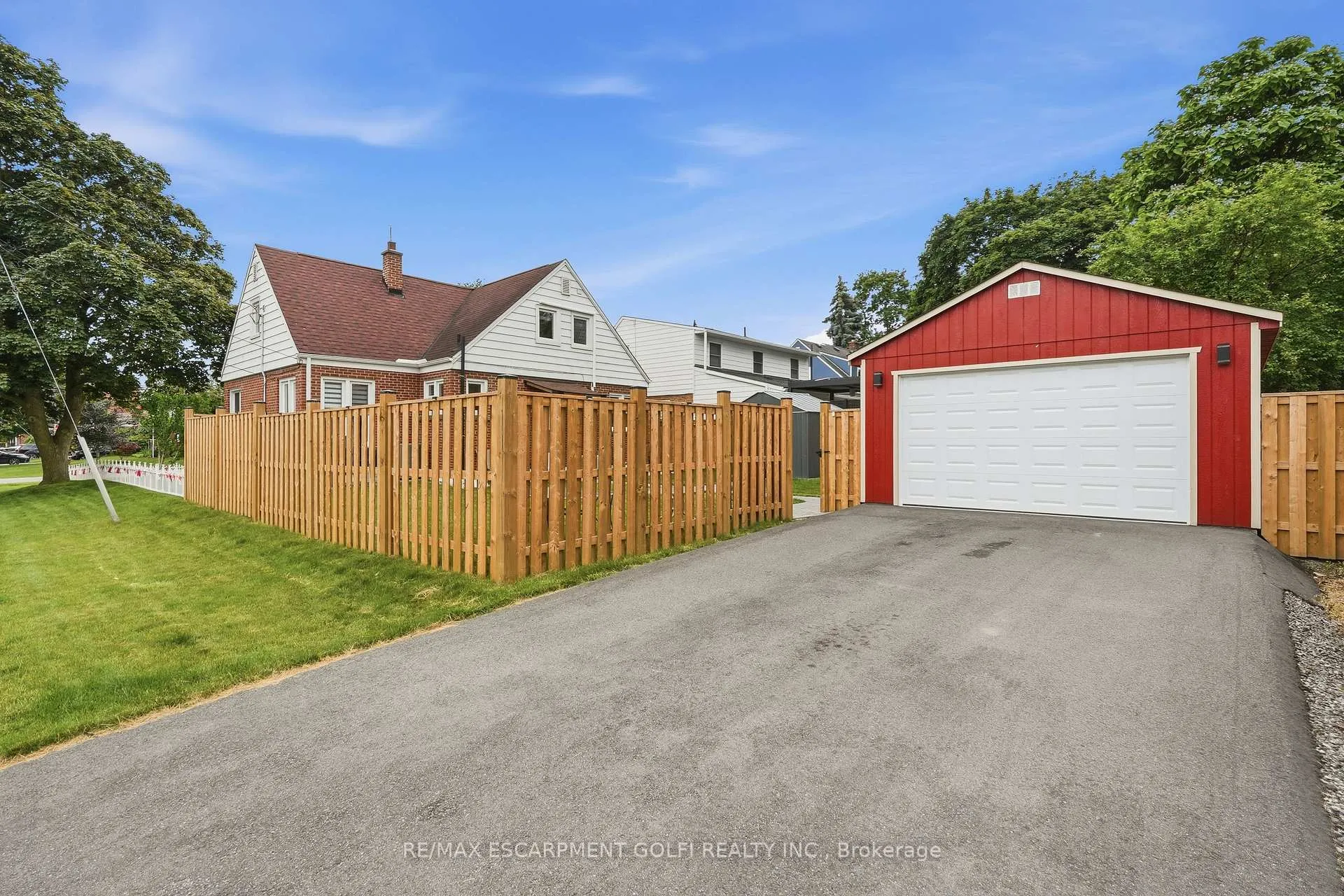 Photo 31 of 29 Second Street N, Hamilton, Stoney Creek — HOMEH