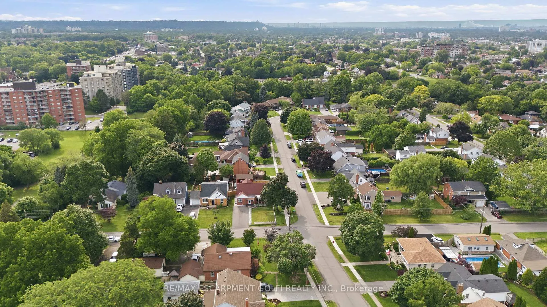 Photo 34 of 29 Second Street N, Hamilton, Stoney Creek — HOMEH
