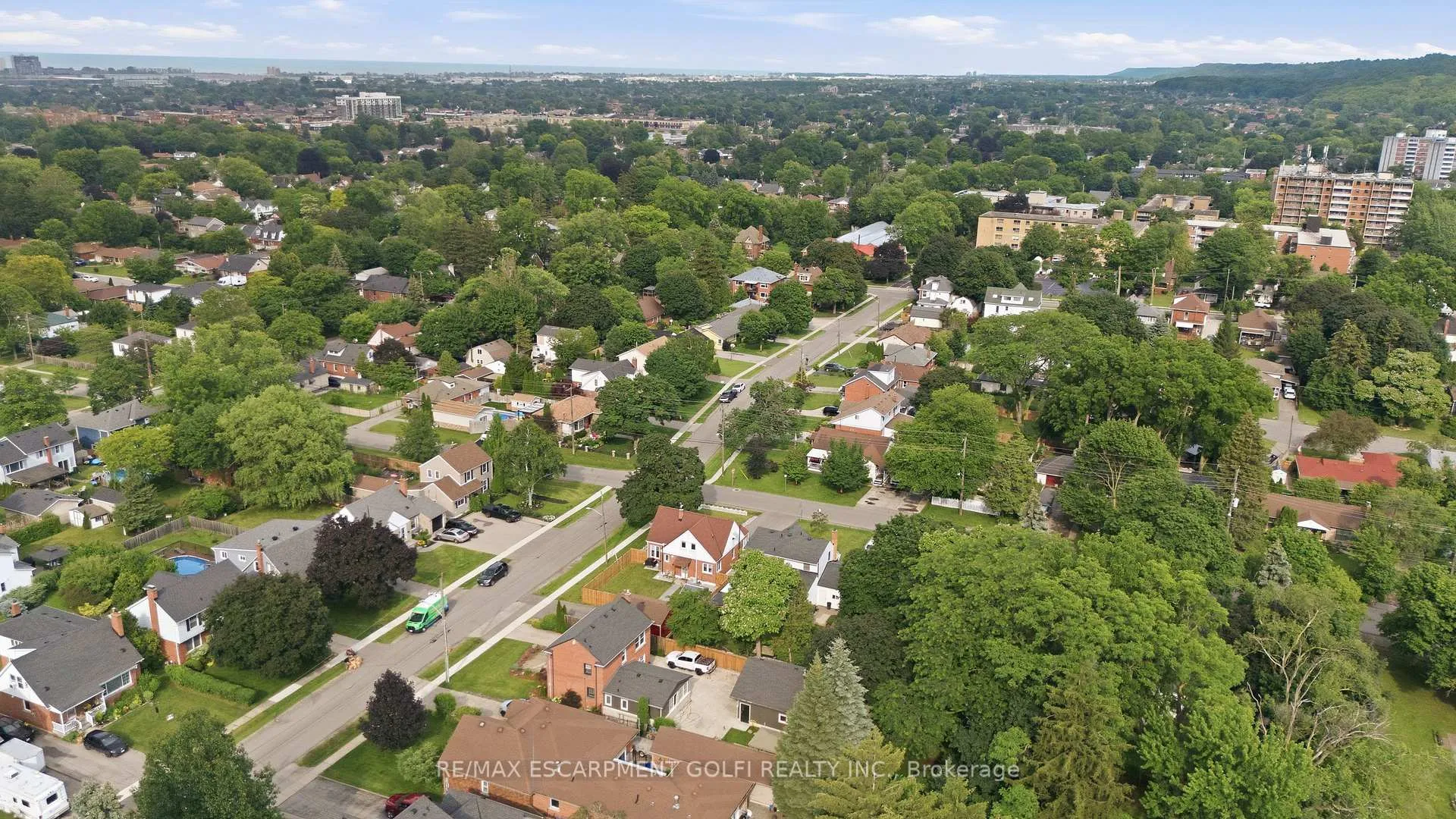 Photo 35 of 29 Second Street N, Hamilton, Stoney Creek — HOMEH