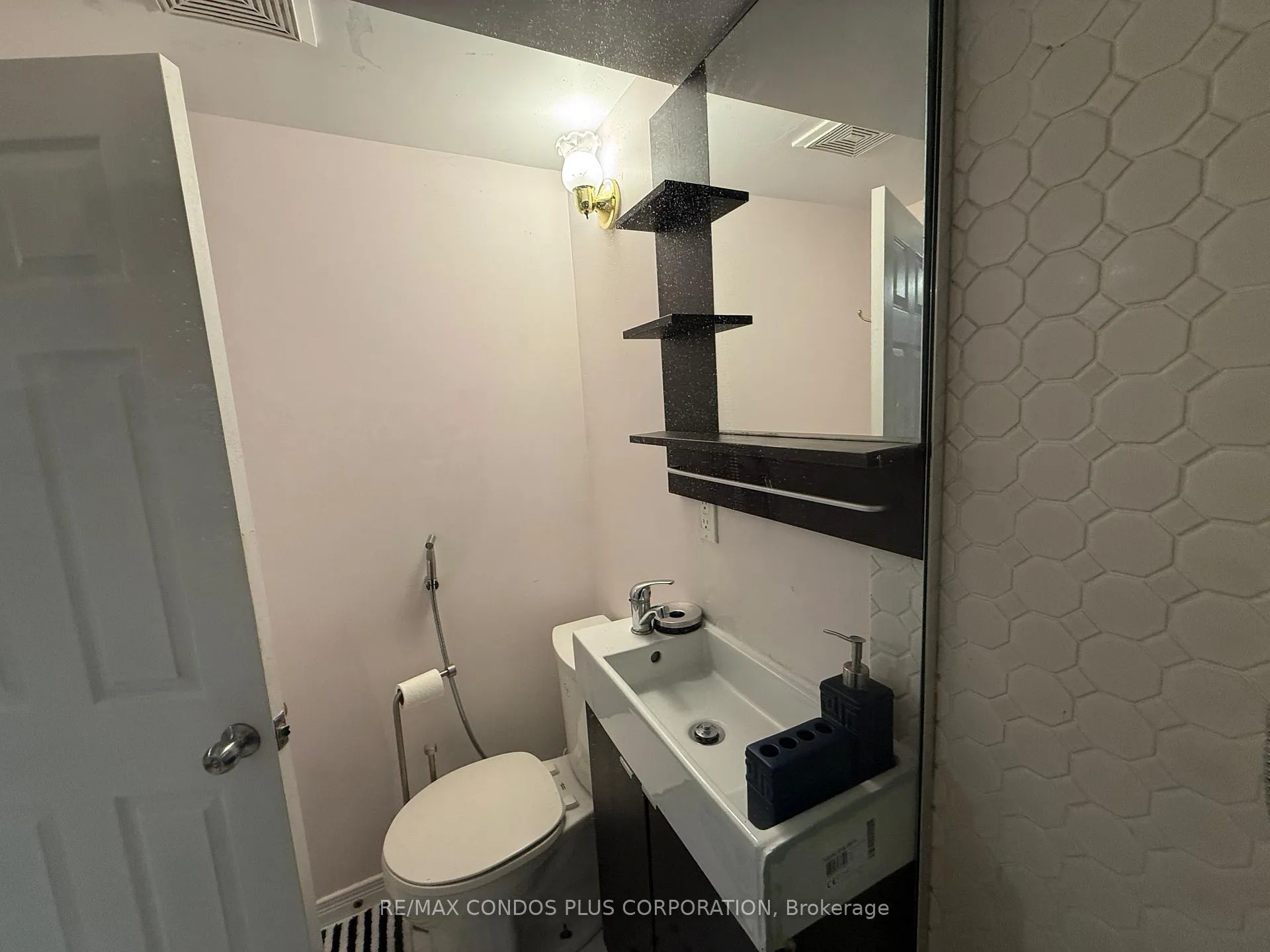 Photo 10 of Unit Lower Level #A, 7 Mckelvey Drive, Markham, Aileen-Willowbrook — HOMEH