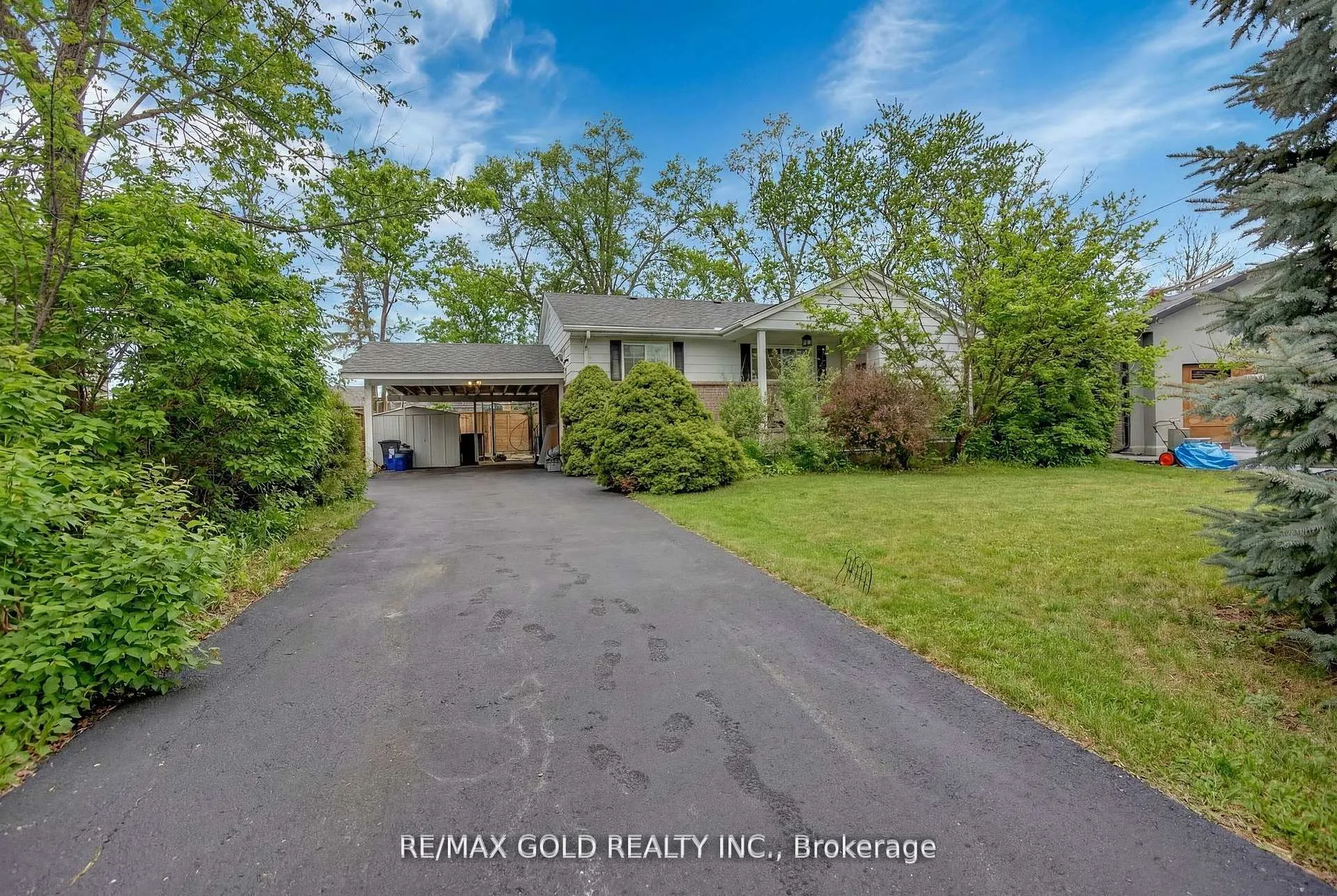 Photo 1 of 462 Samford Place, Oakville, West — HOMEH