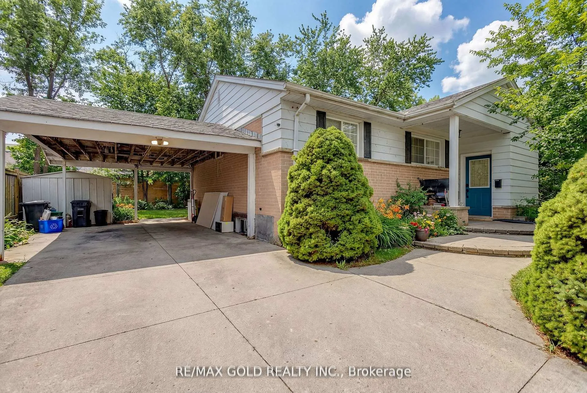 Photo 3 of 462 Samford Place, Oakville, West — HOMEH