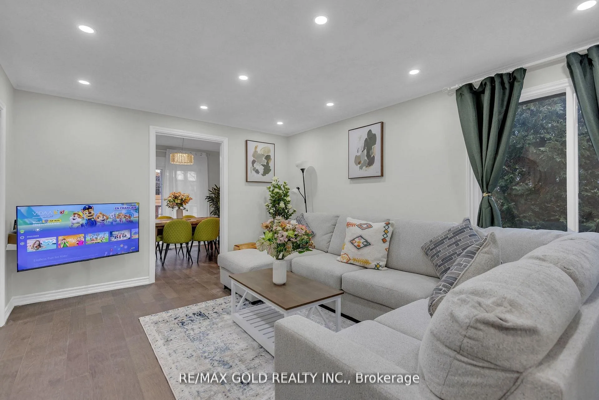 Photo 5 of 462 Samford Place, Oakville, West — HOMEH