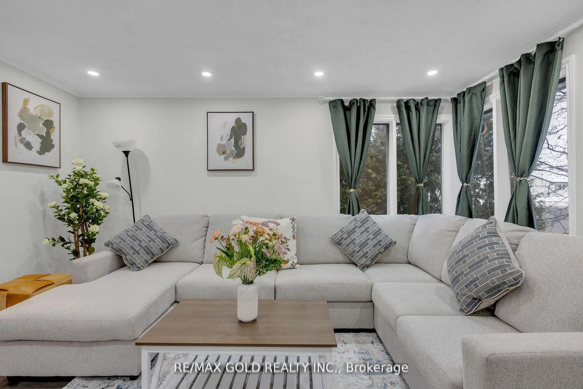 Photo 6 of 462 Samford Place, Oakville, West — HOMEH