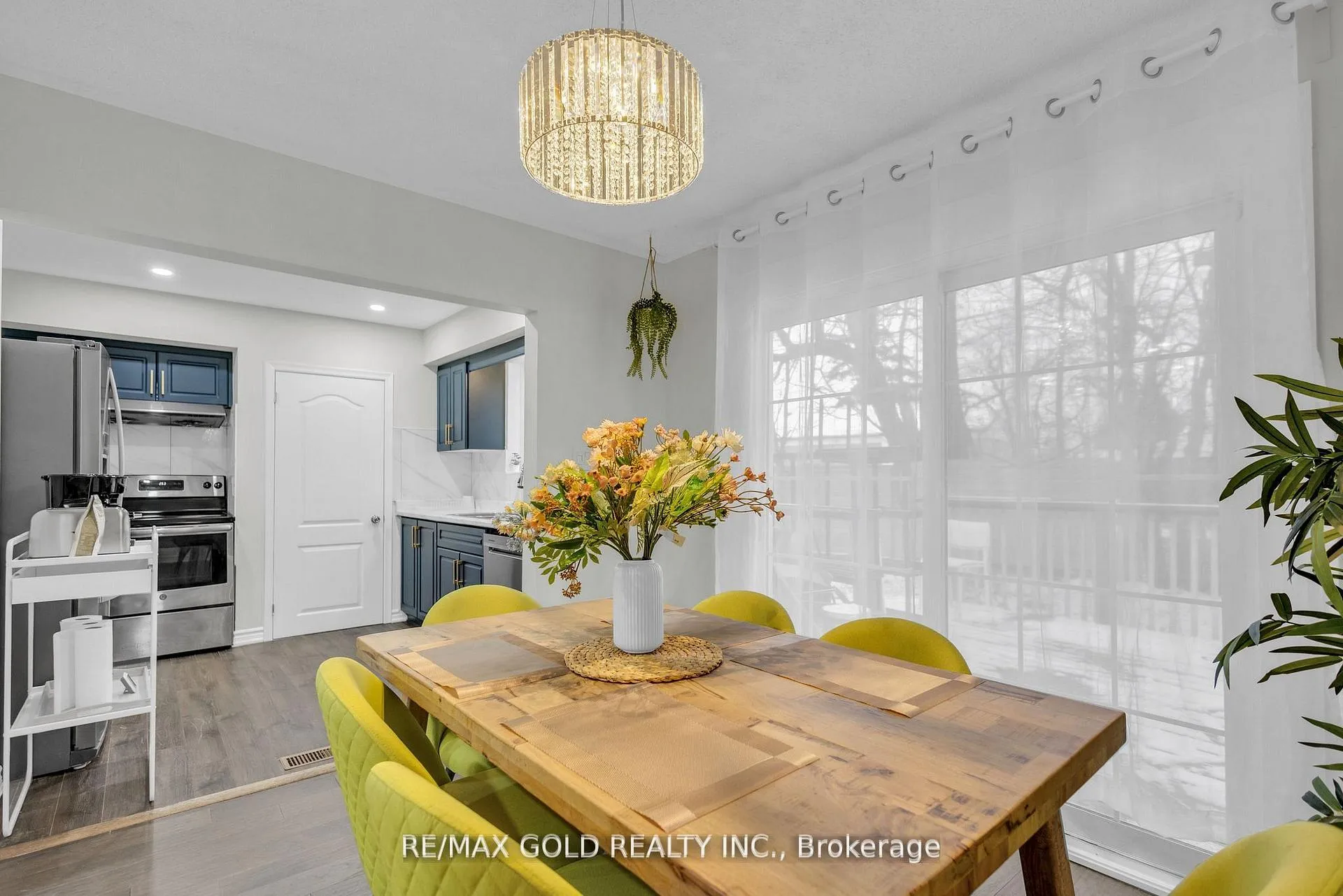 Photo 8 of 462 Samford Place, Oakville, West — HOMEH