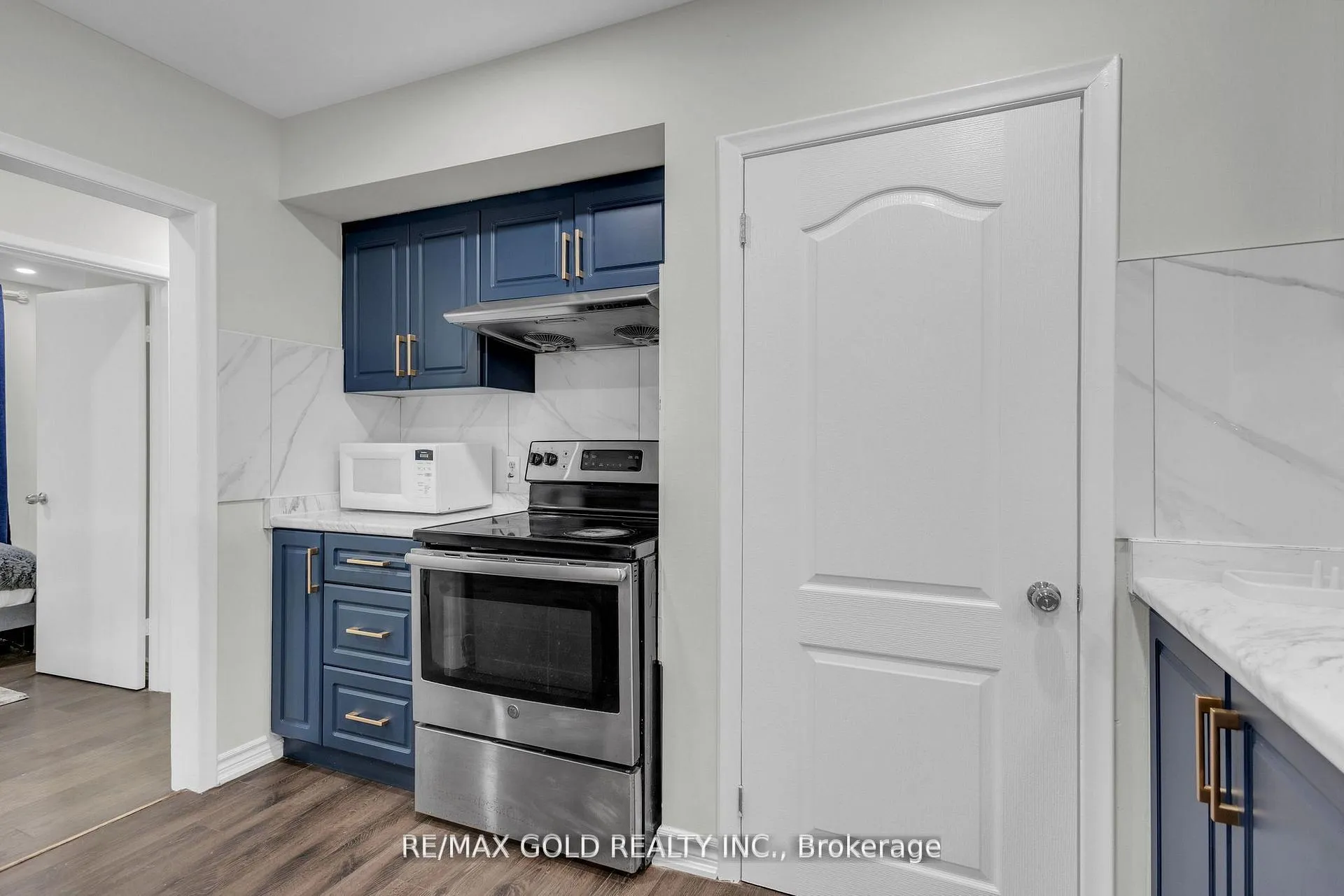 Photo 11 of 462 Samford Place, Oakville, West — HOMEH