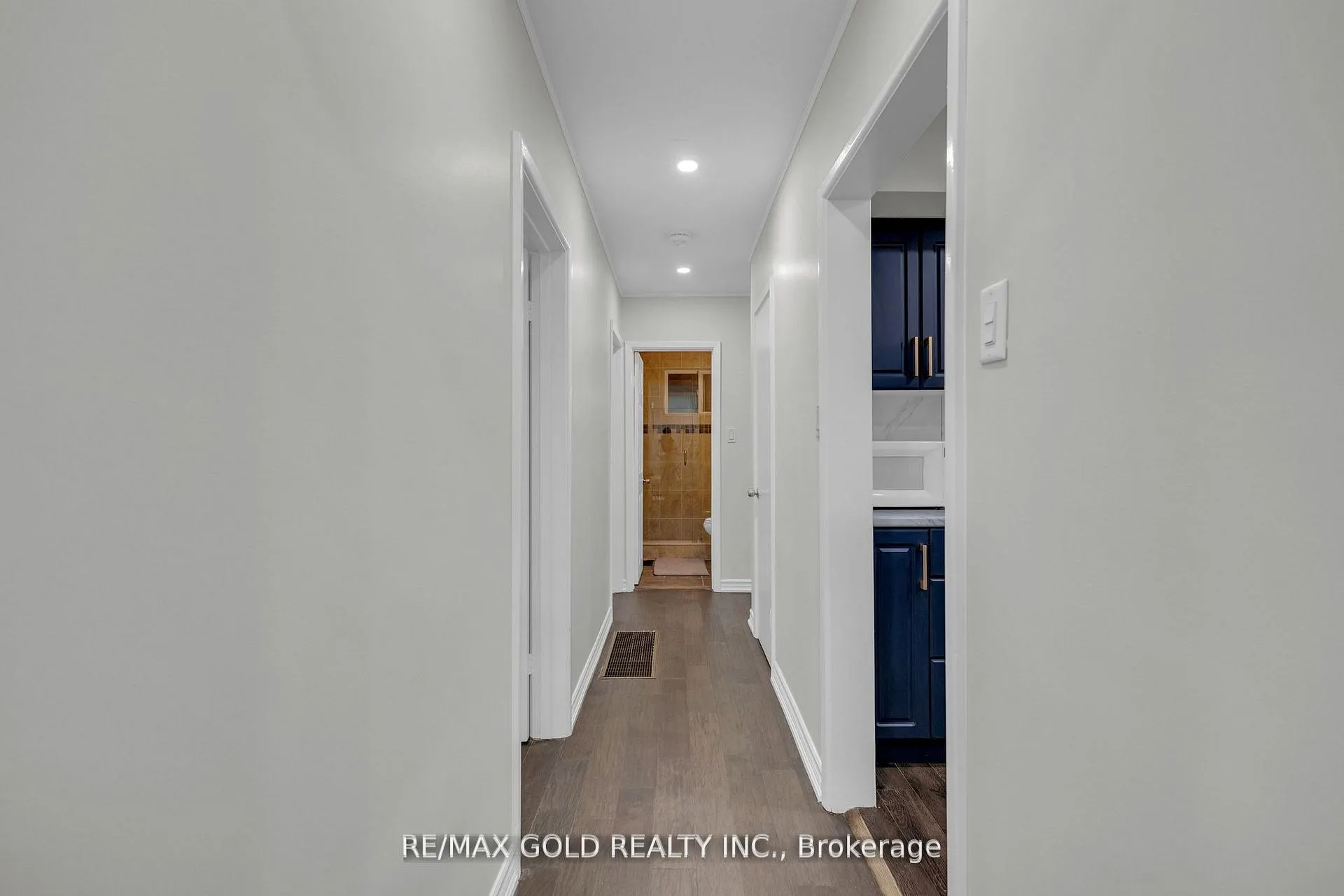Photo 13 of 462 Samford Place, Oakville, West — HOMEH