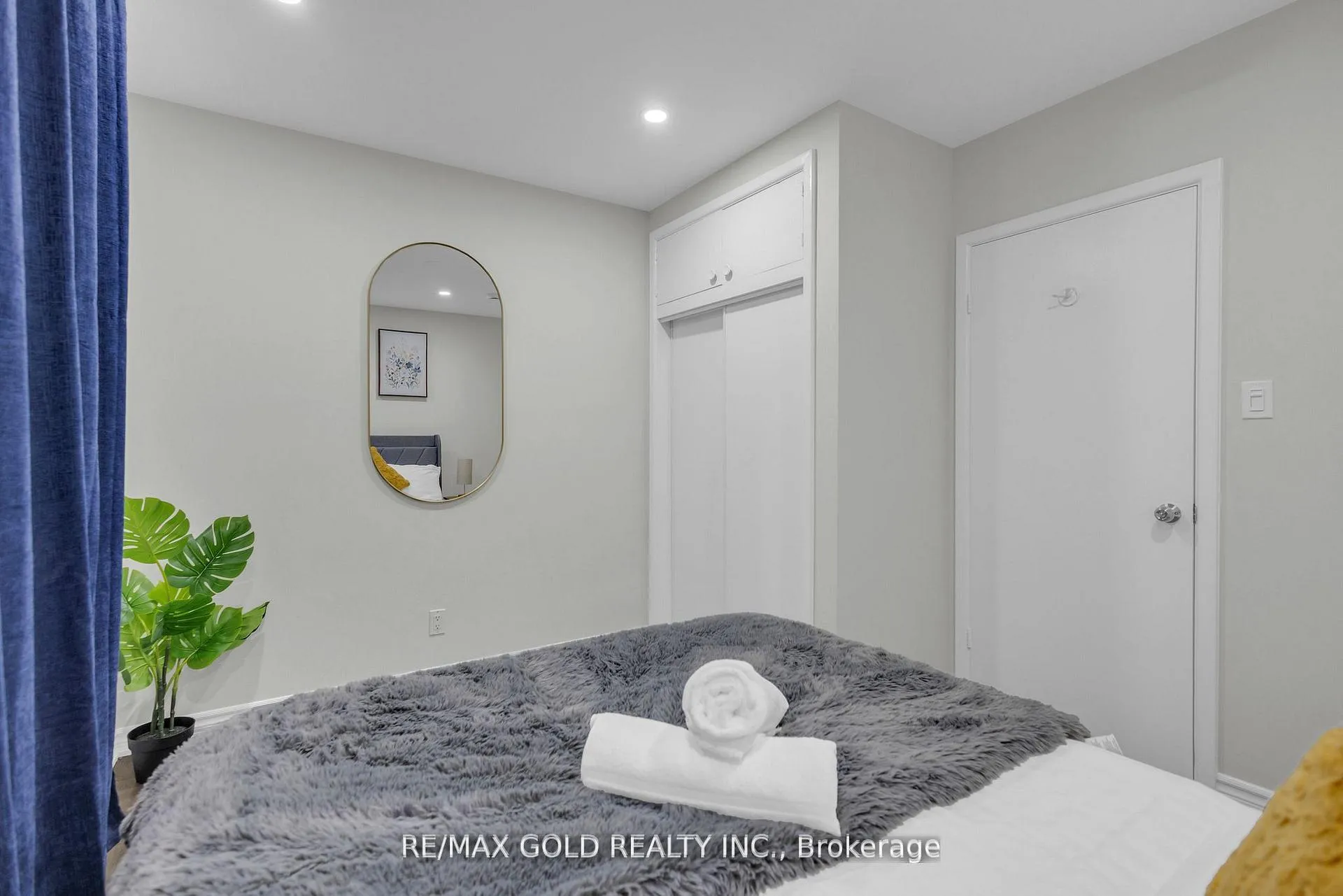 Photo 15 of 462 Samford Place, Oakville, West — HOMEH