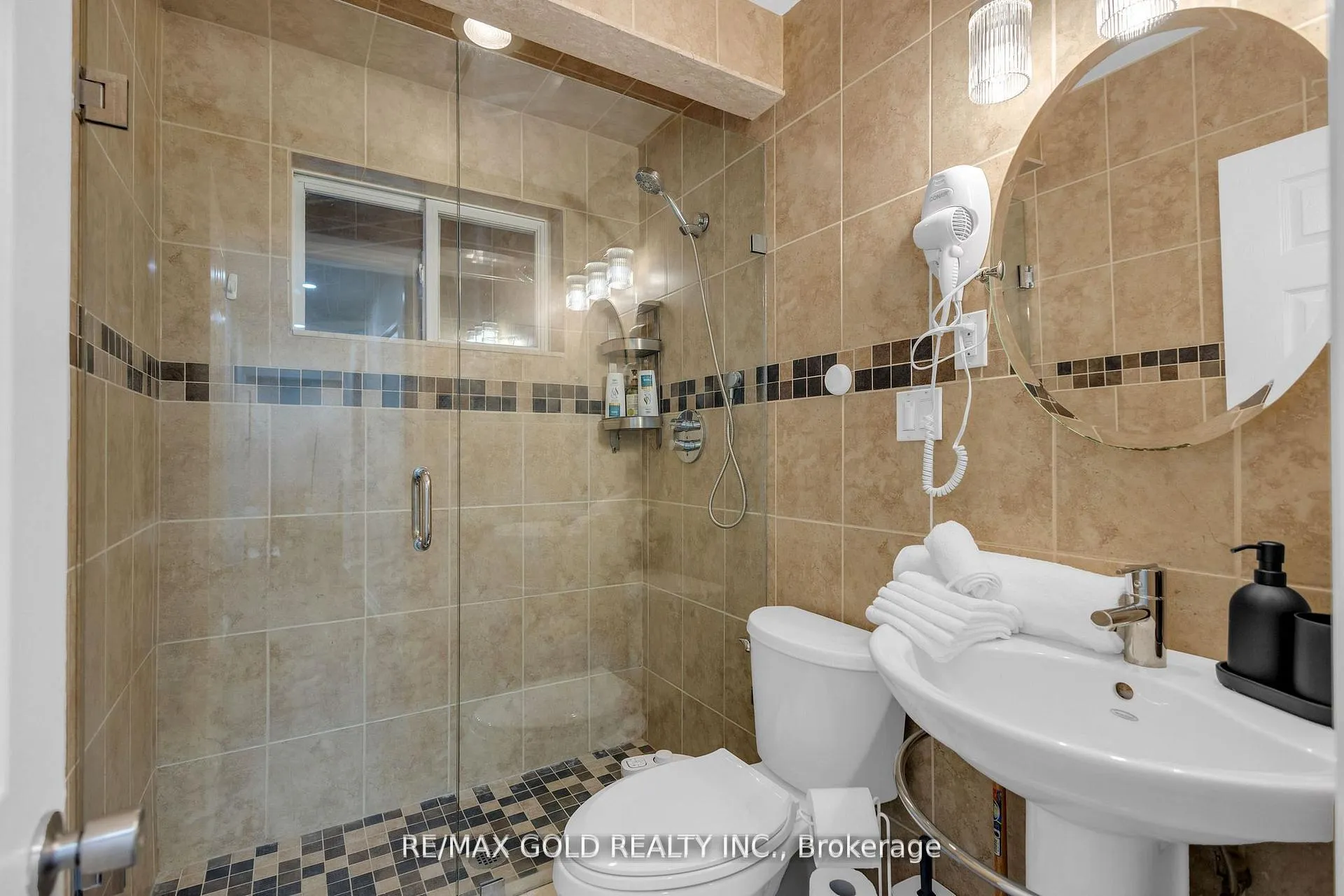 Photo 18 of 462 Samford Place, Oakville, West — HOMEH