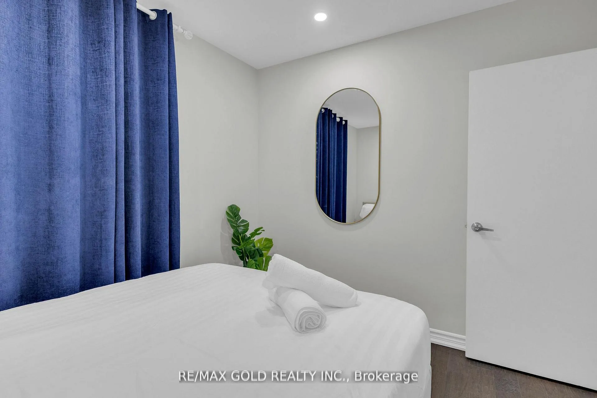Photo 19 of 462 Samford Place, Oakville, West — HOMEH
