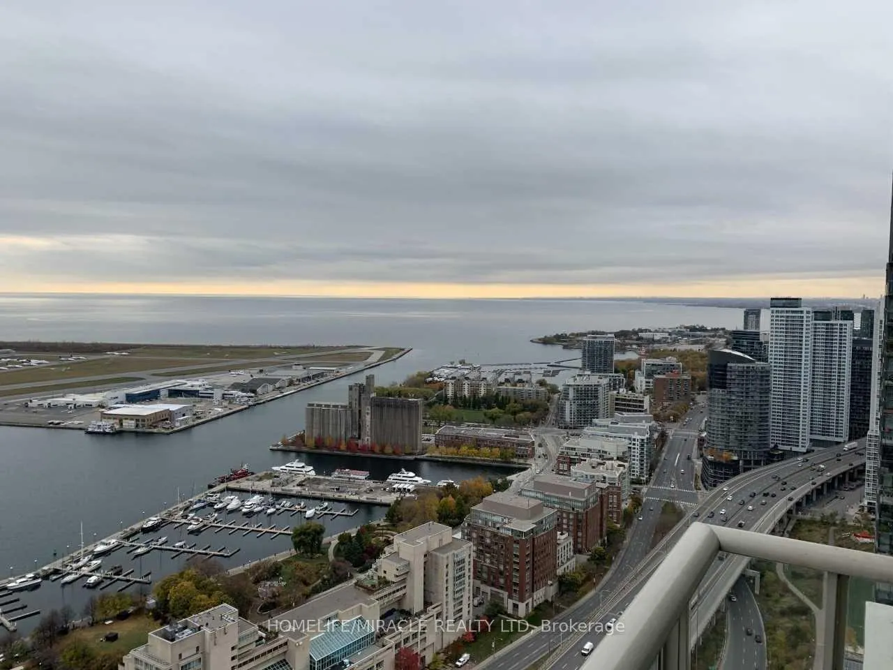 Photo 17 of Unit 5111, 35 Mariner Drive, Toronto, Waterfront Communities — HOMEH