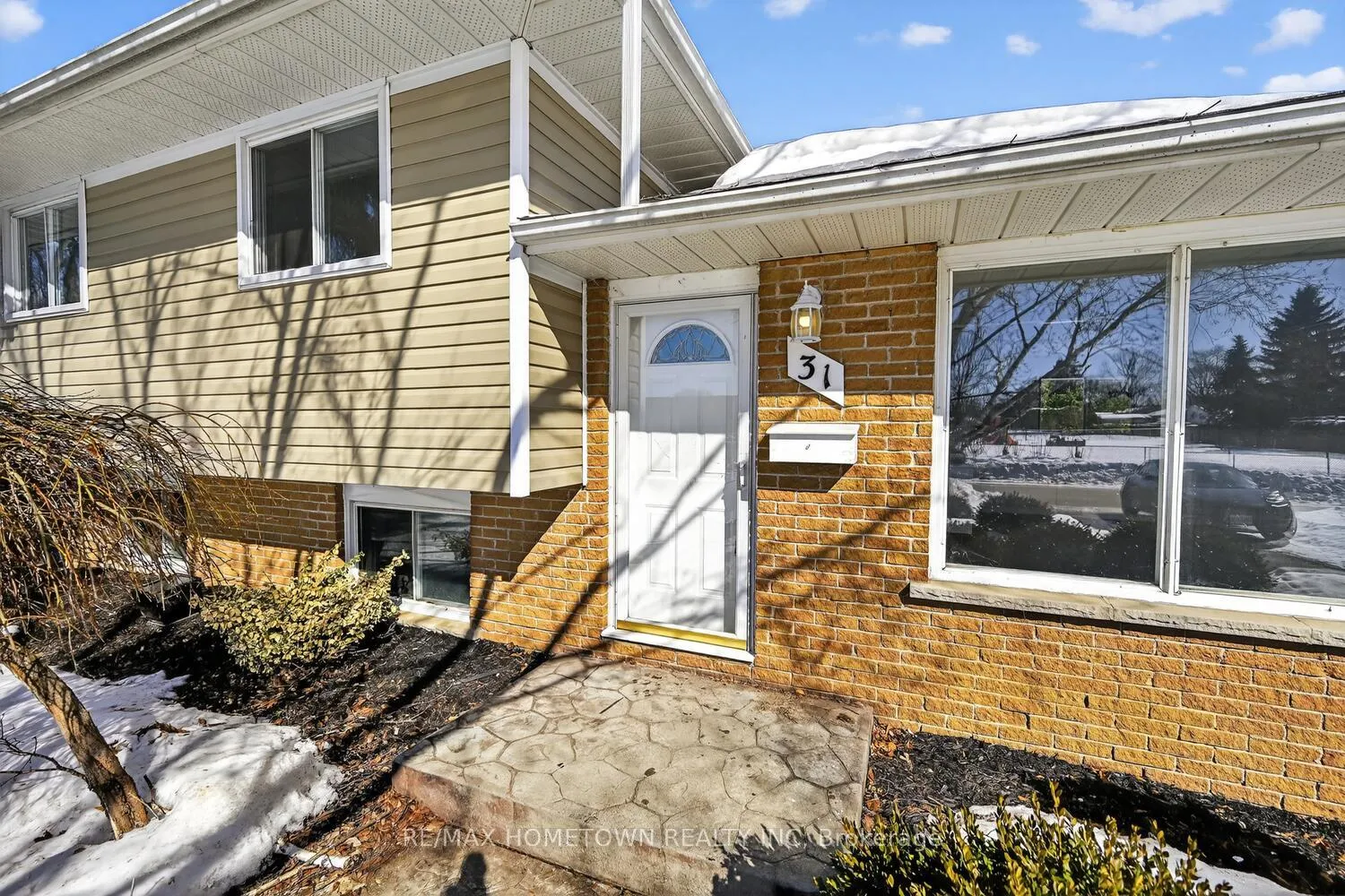 Photo 2 of 31 Vanier Drive, Brockville, Brockville — HOMEH