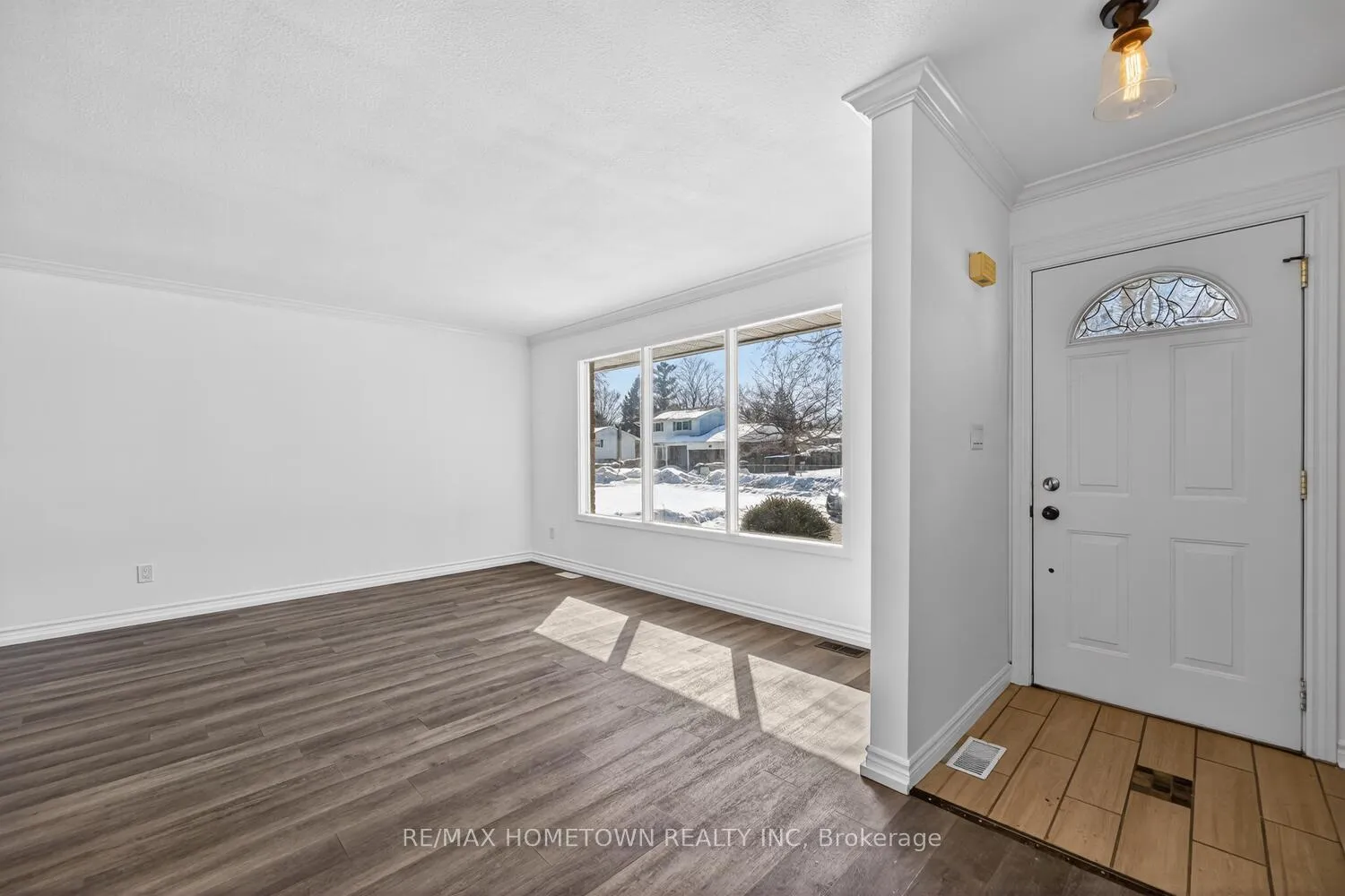 Photo 3 of 31 Vanier Drive, Brockville, Brockville — HOMEH