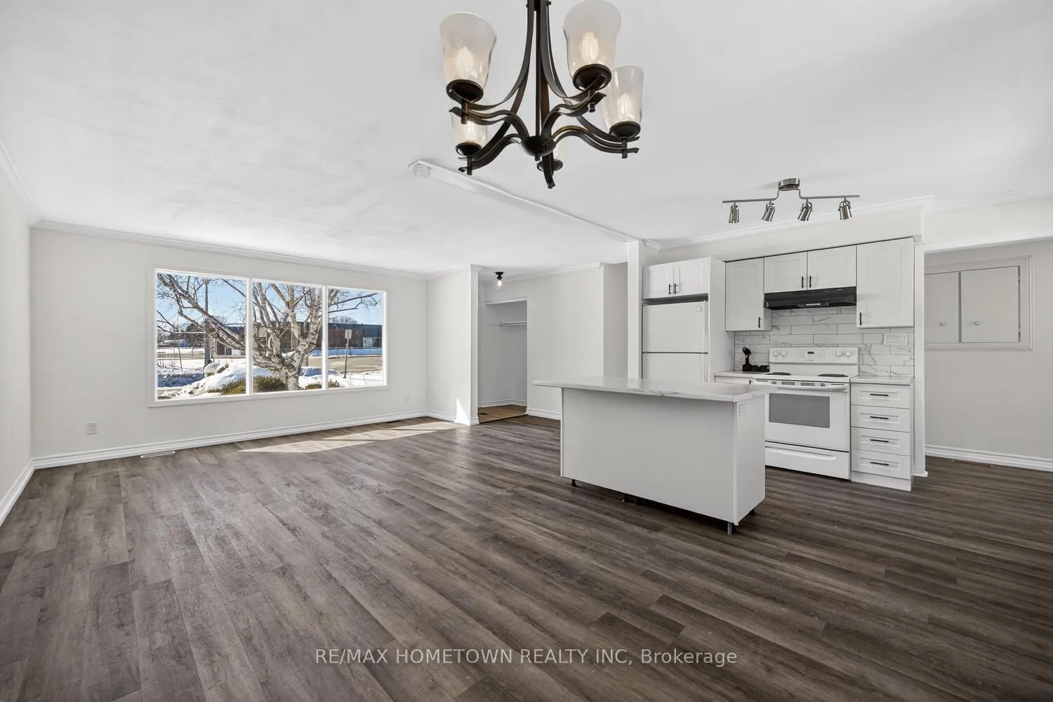 Photo 9 of 31 Vanier Drive, Brockville, Brockville — HOMEH