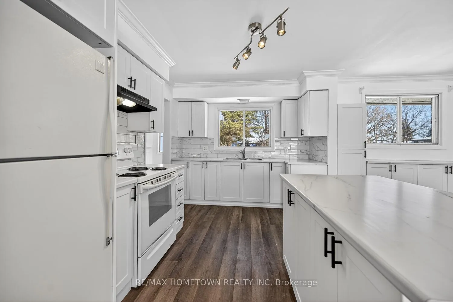 Photo 12 of 31 Vanier Drive, Brockville, Brockville — HOMEH