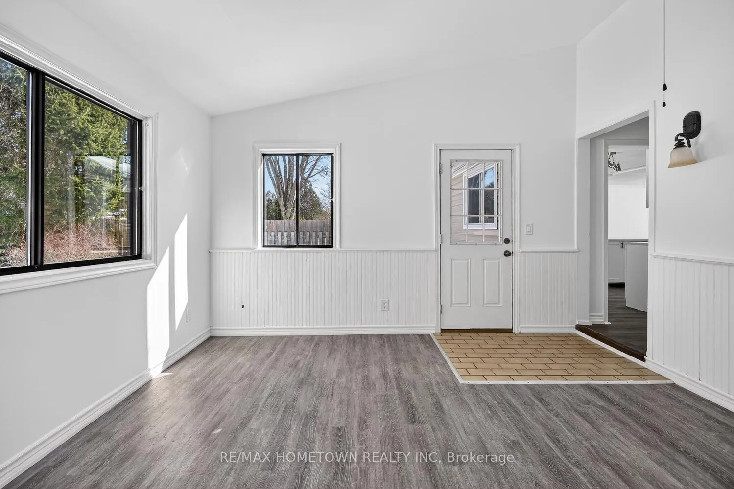 Photo 17 of 31 Vanier Drive, Brockville, Brockville — HOMEH