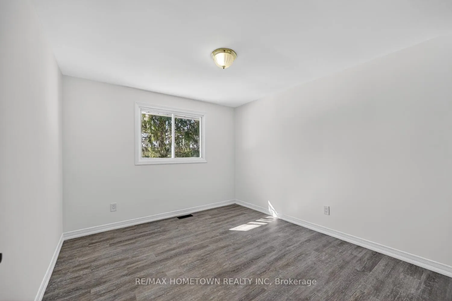 Photo 21 of 31 Vanier Drive, Brockville, Brockville — HOMEH