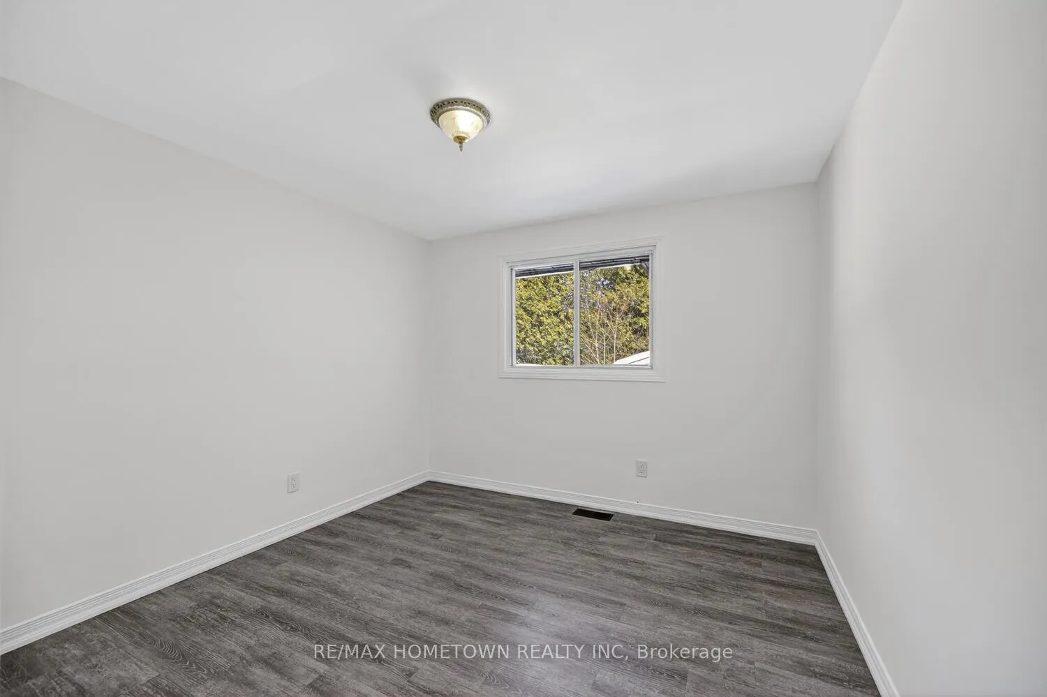 Photo 23 of 31 Vanier Drive, Brockville, Brockville — HOMEH