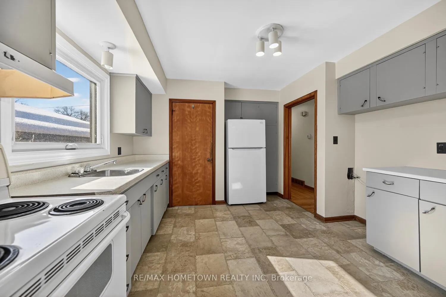 Photo 11 of 189 Reynolds Drive, Brockville, Brockville — HOMEH