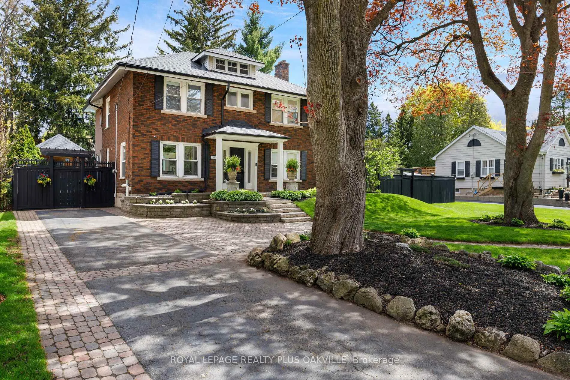 Photo 2 of 373 Rossmore Boulevard, Burlington, Roseland — HOMEH