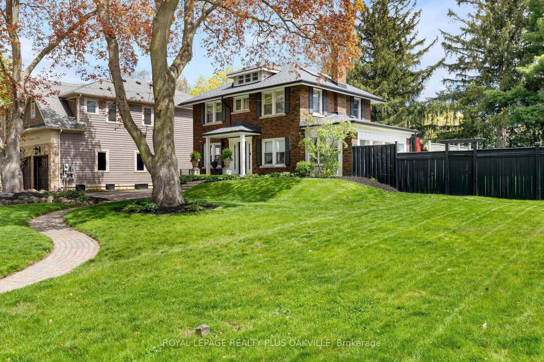 Photo 4 of 373 Rossmore Boulevard, Burlington, Roseland — HOMEH