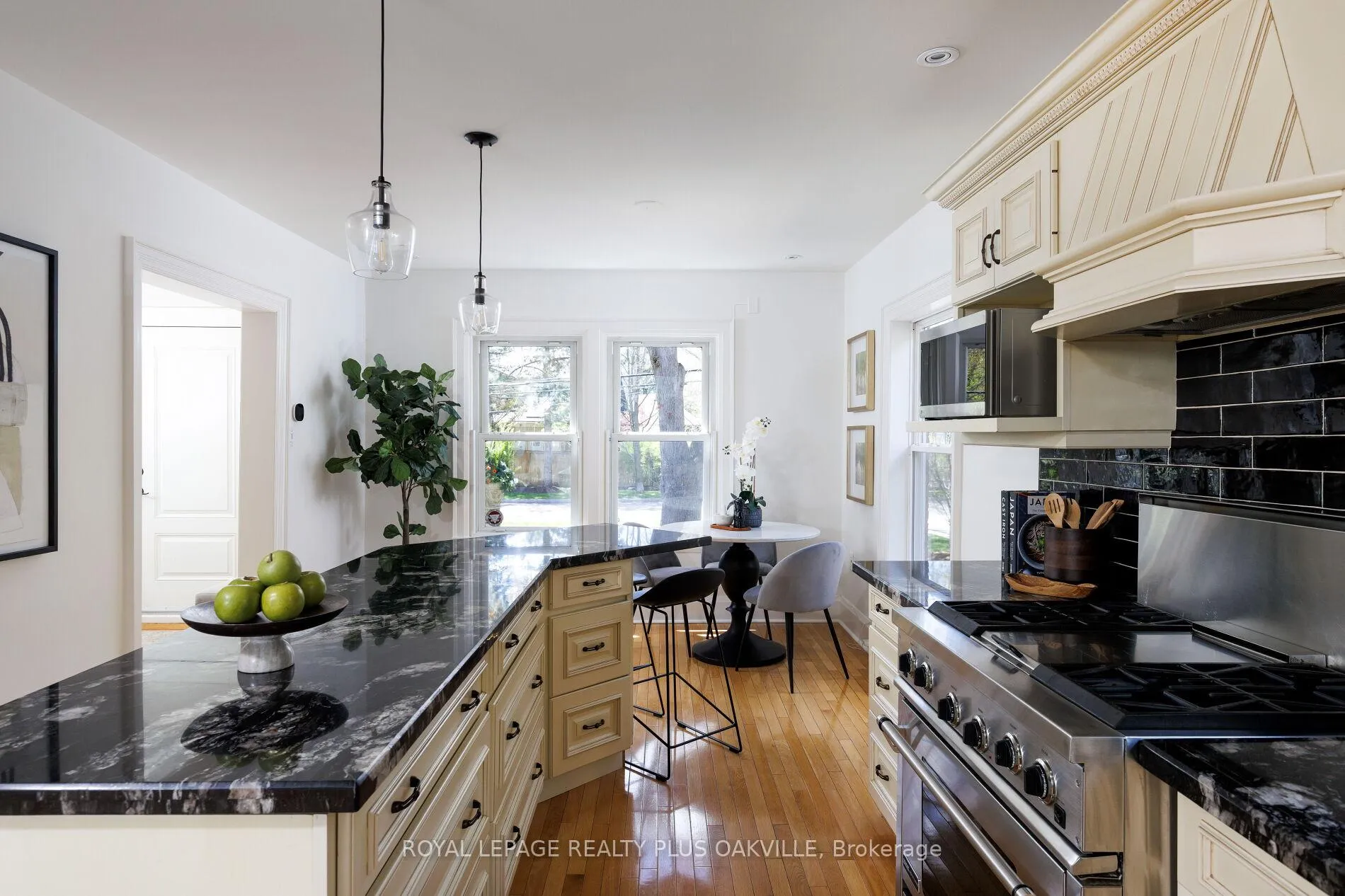 Photo 17 of 373 Rossmore Boulevard, Burlington, Roseland — HOMEH