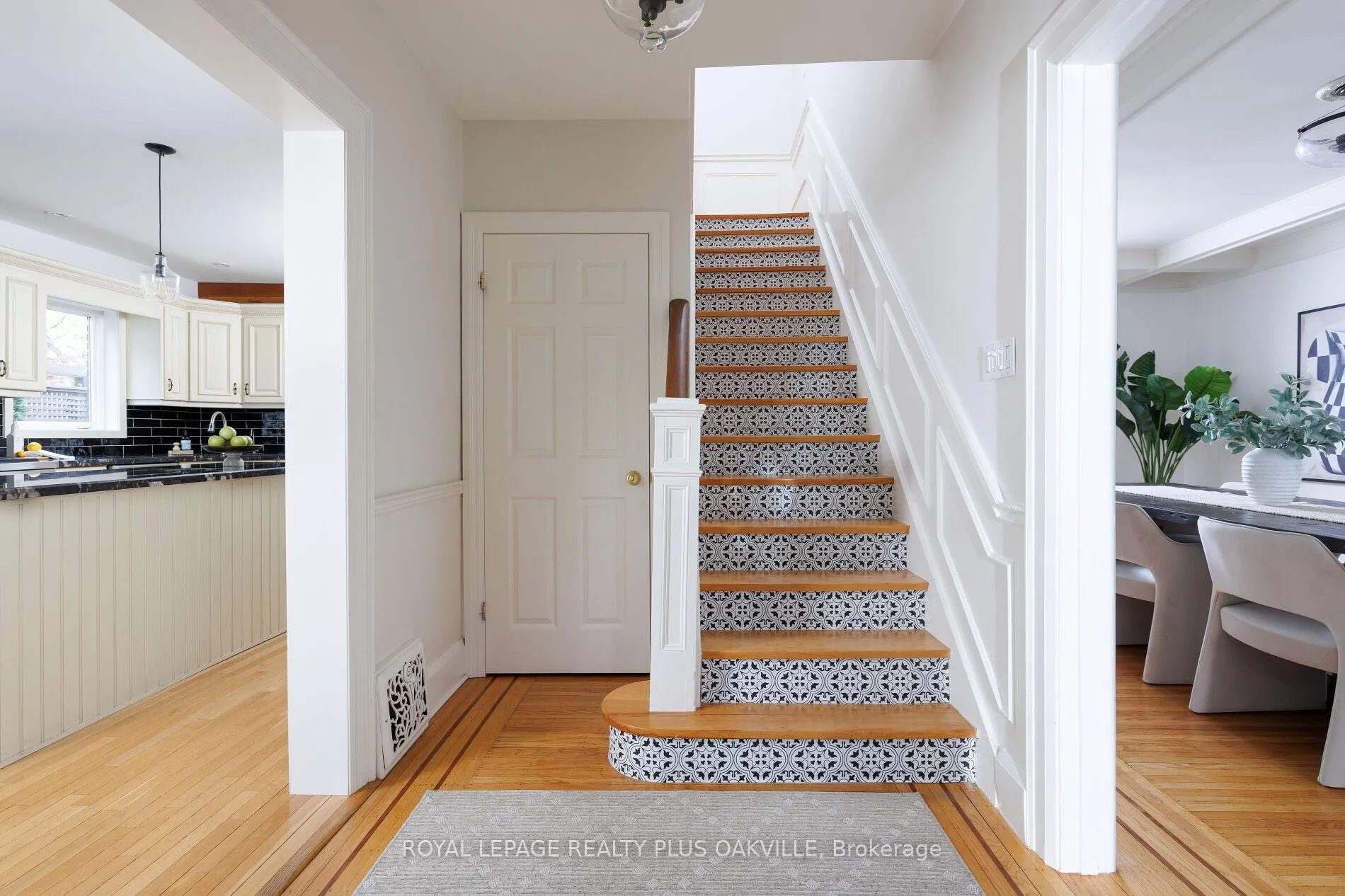 Photo 23 of 373 Rossmore Boulevard, Burlington, Roseland — HOMEH