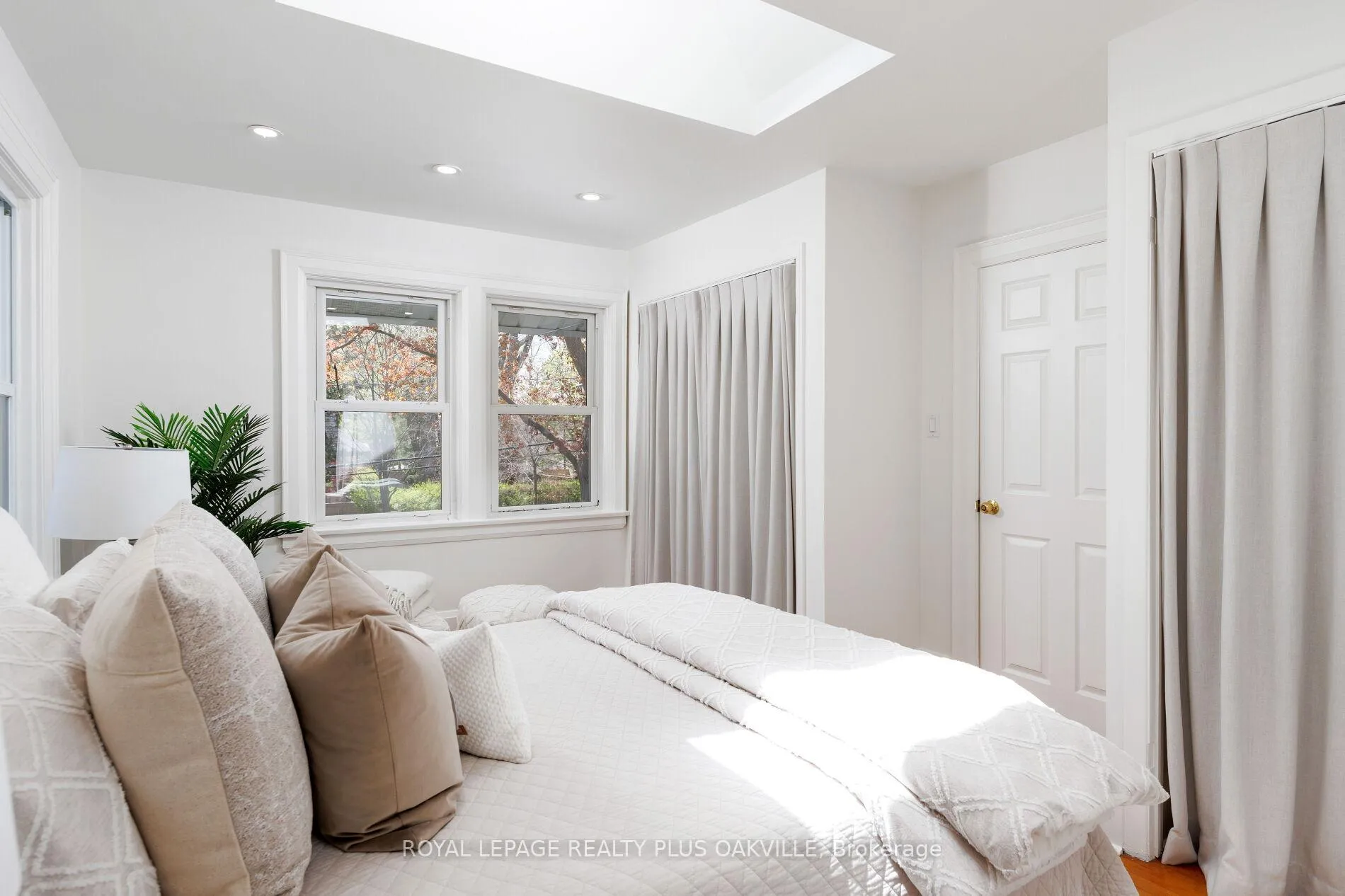 Photo 25 of 373 Rossmore Boulevard, Burlington, Roseland — HOMEH