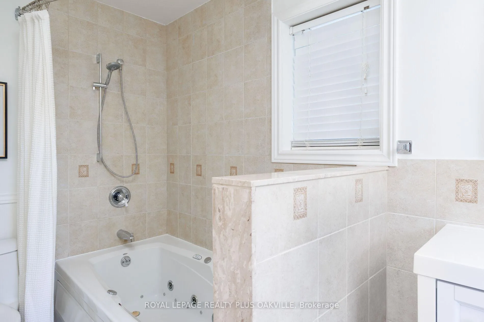 Photo 28 of 373 Rossmore Boulevard, Burlington, Roseland — HOMEH