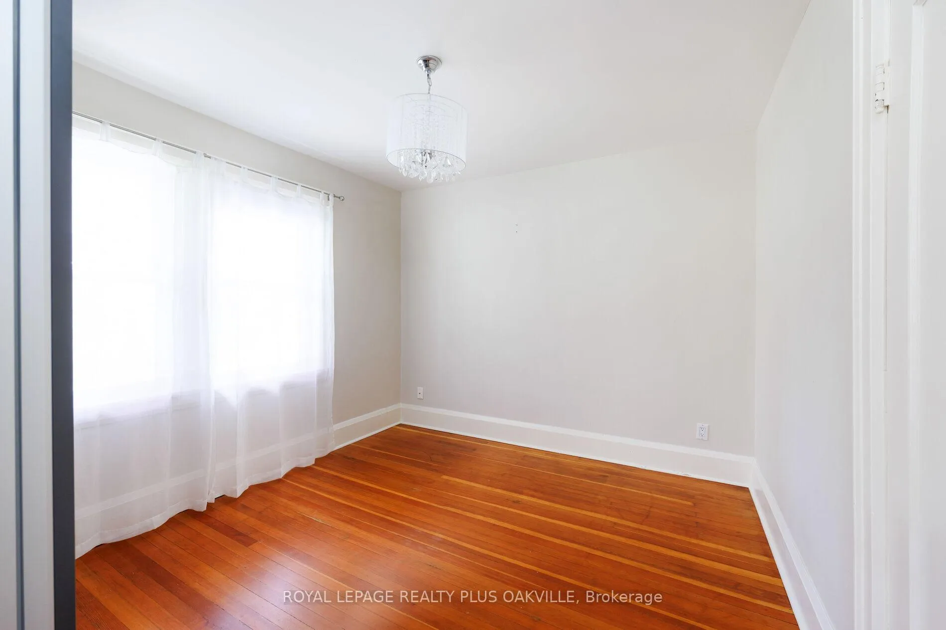Photo 29 of 373 Rossmore Boulevard, Burlington, Roseland — HOMEH