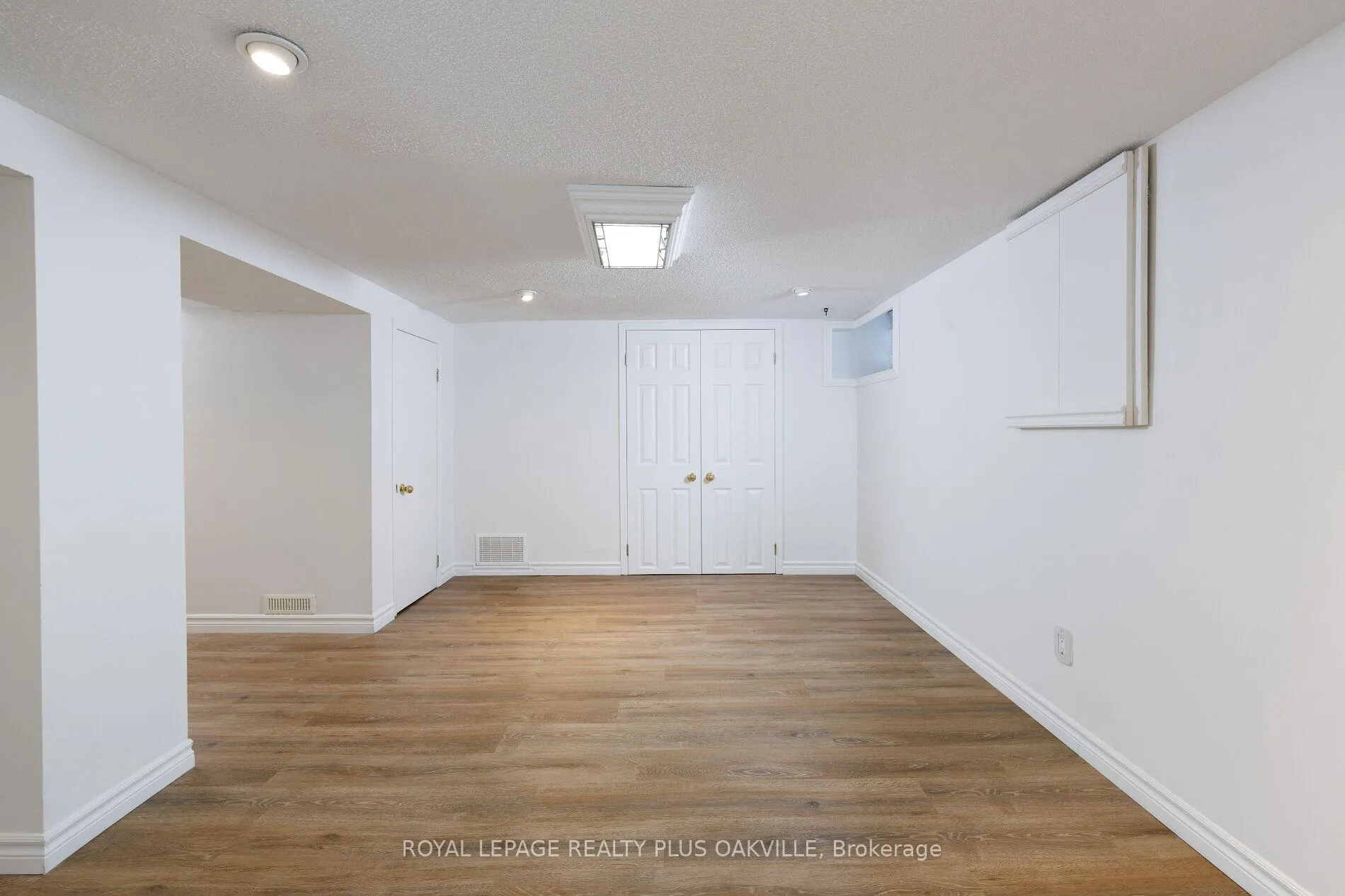 Photo 35 of 373 Rossmore Boulevard, Burlington, Roseland — HOMEH