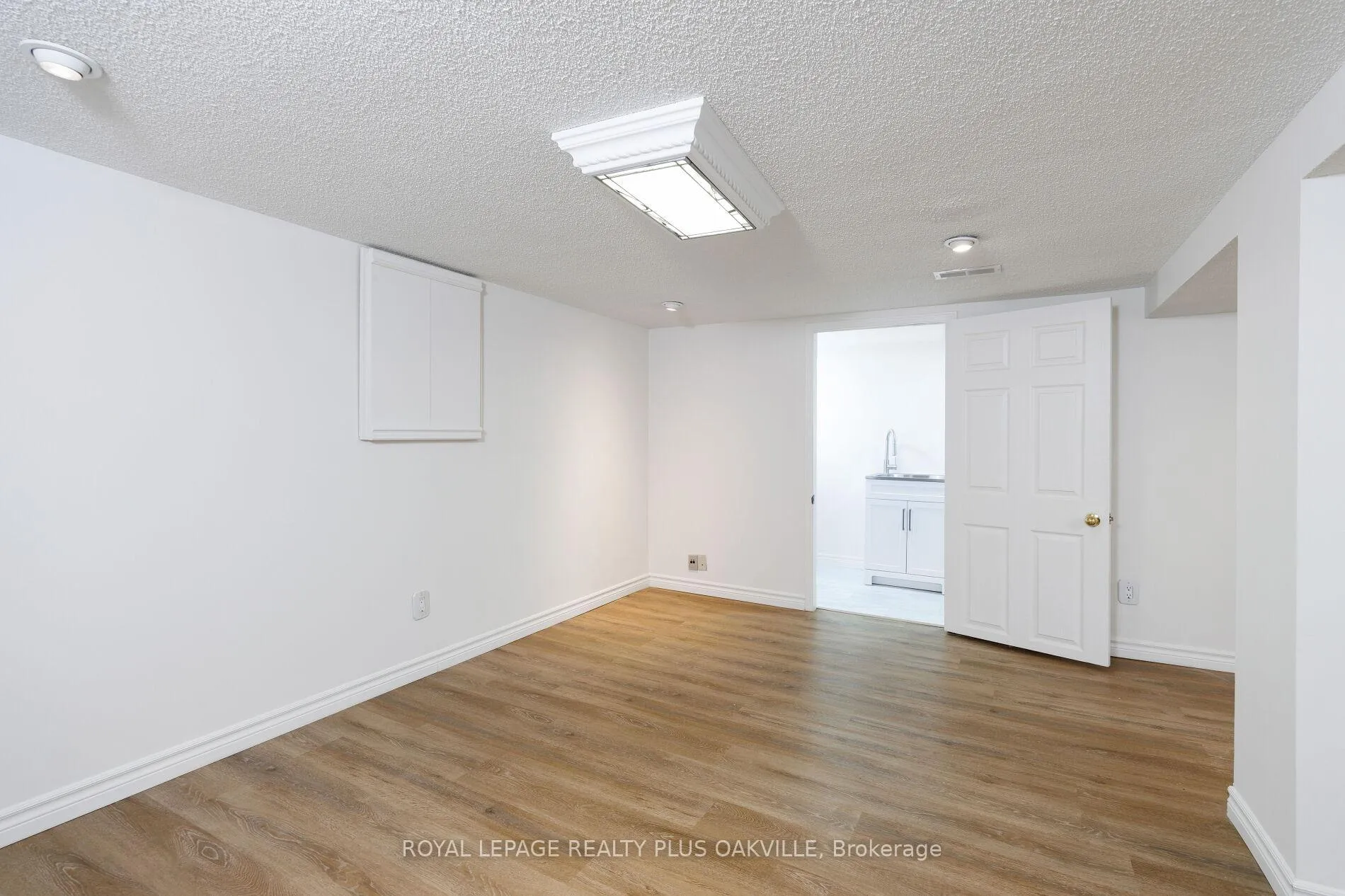 Photo 36 of 373 Rossmore Boulevard, Burlington, Roseland — HOMEH